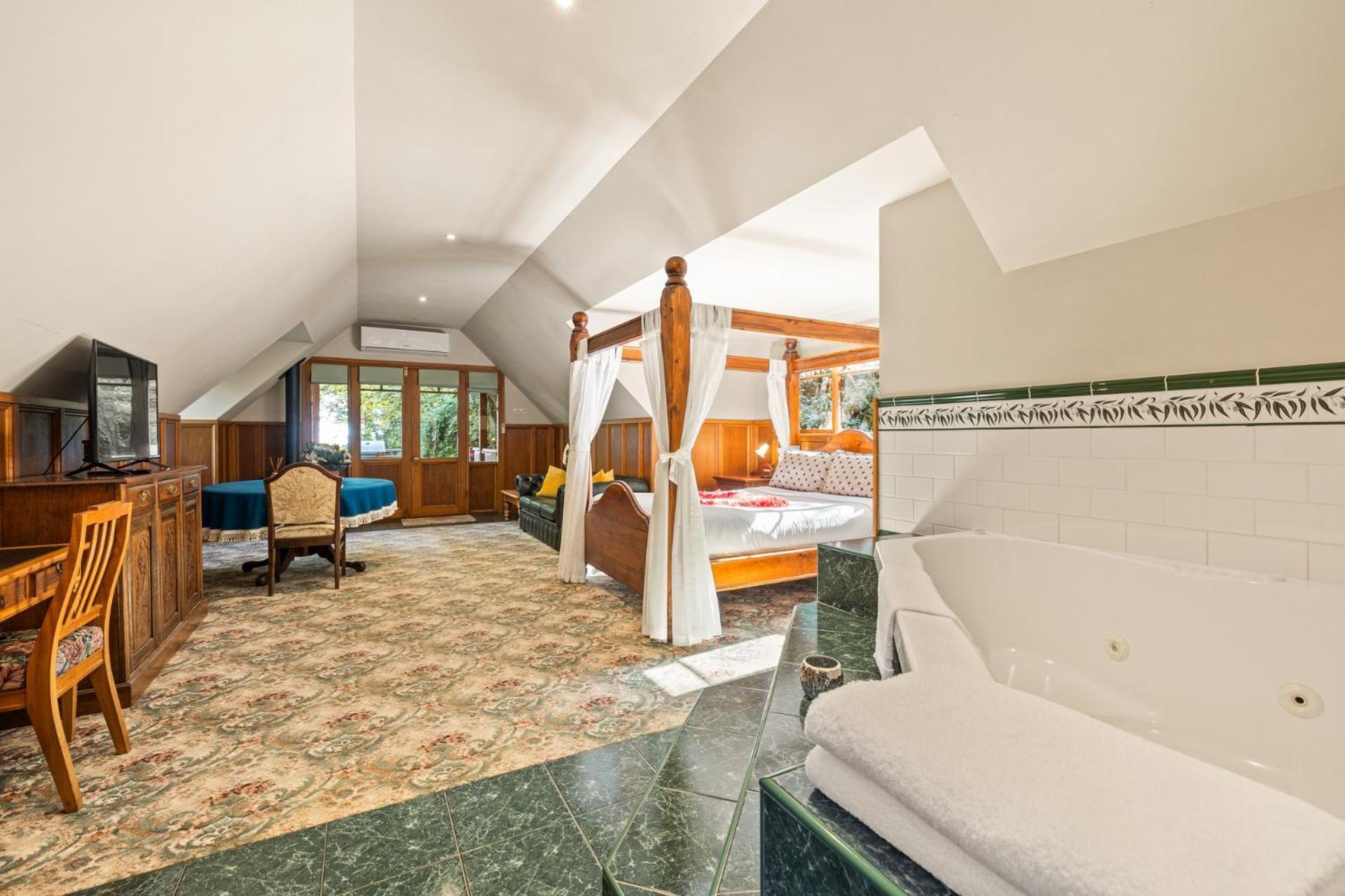 Sunset Superior Queen Suite