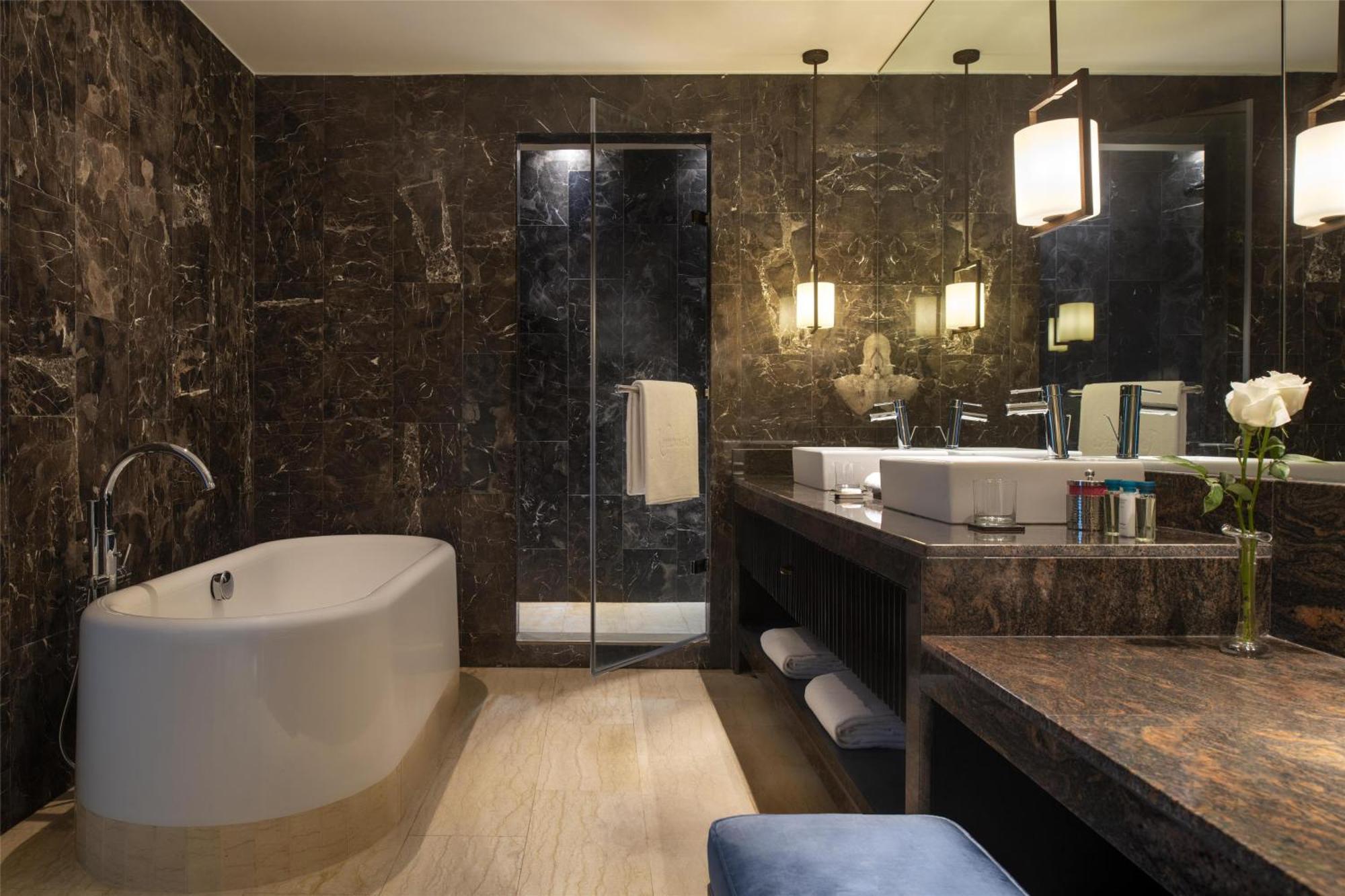 Junior Suite with City View