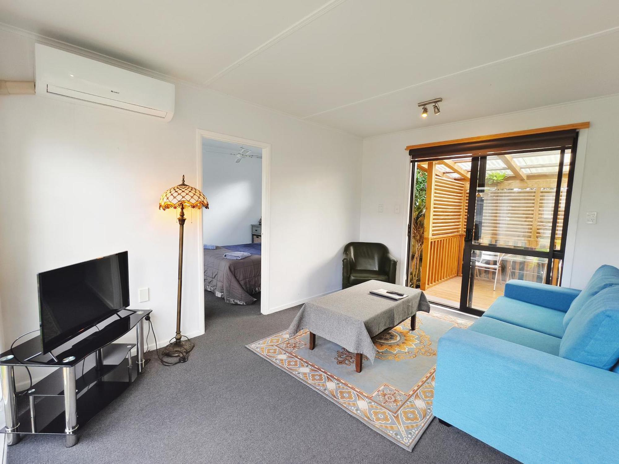 Queen Room with Mineral Hot Pool Unit 6