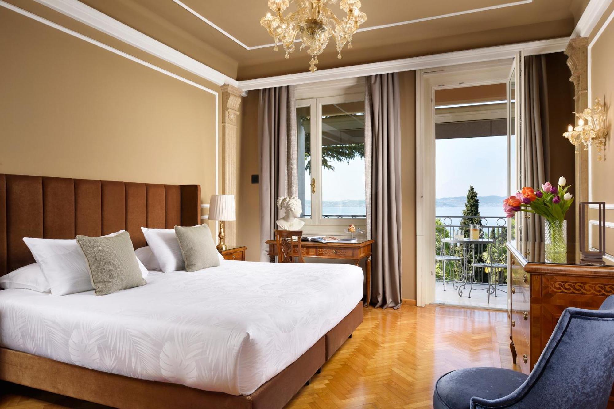Deluxe Lake View Balcony