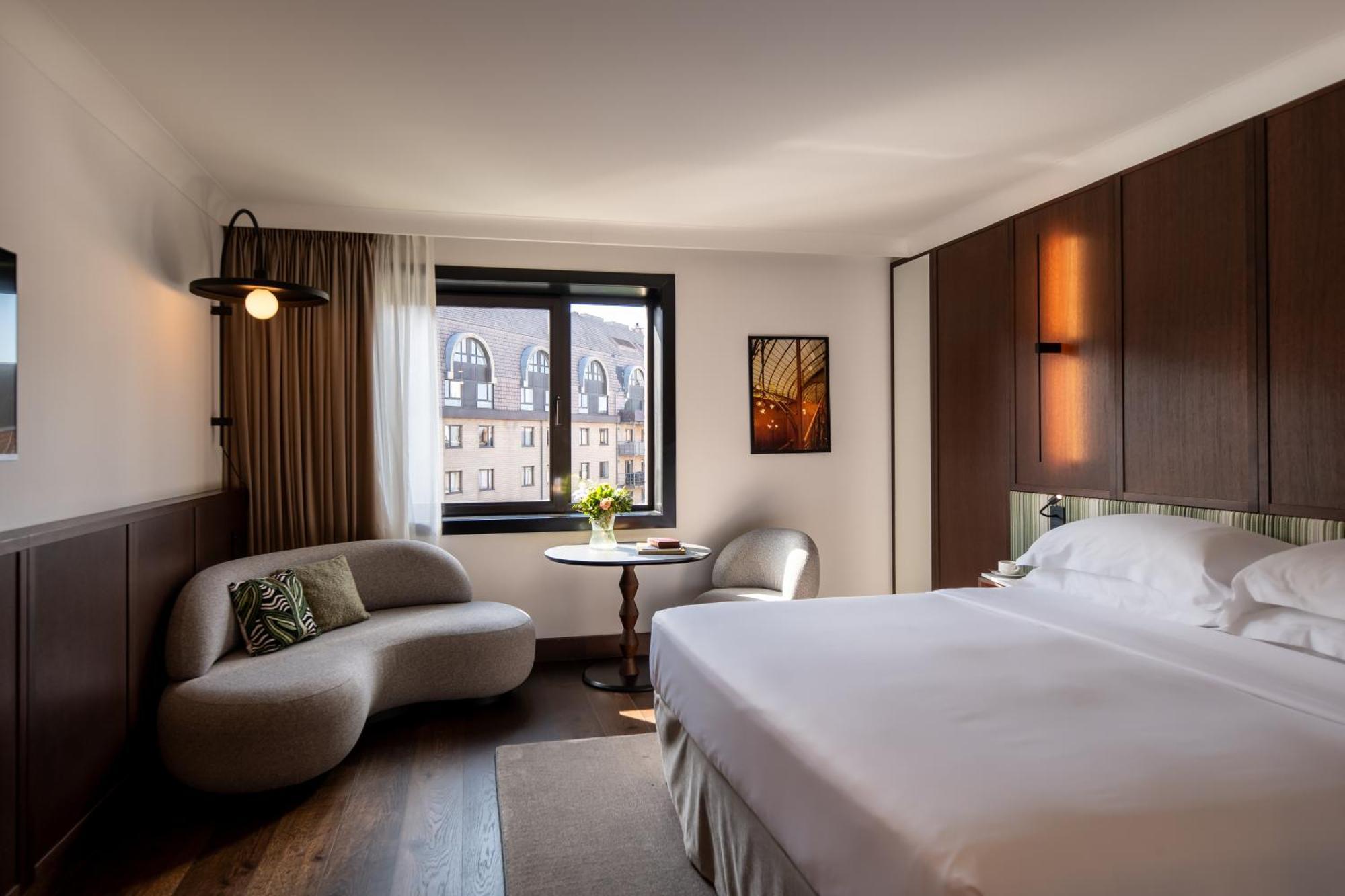 Deluxe King Room Garden View