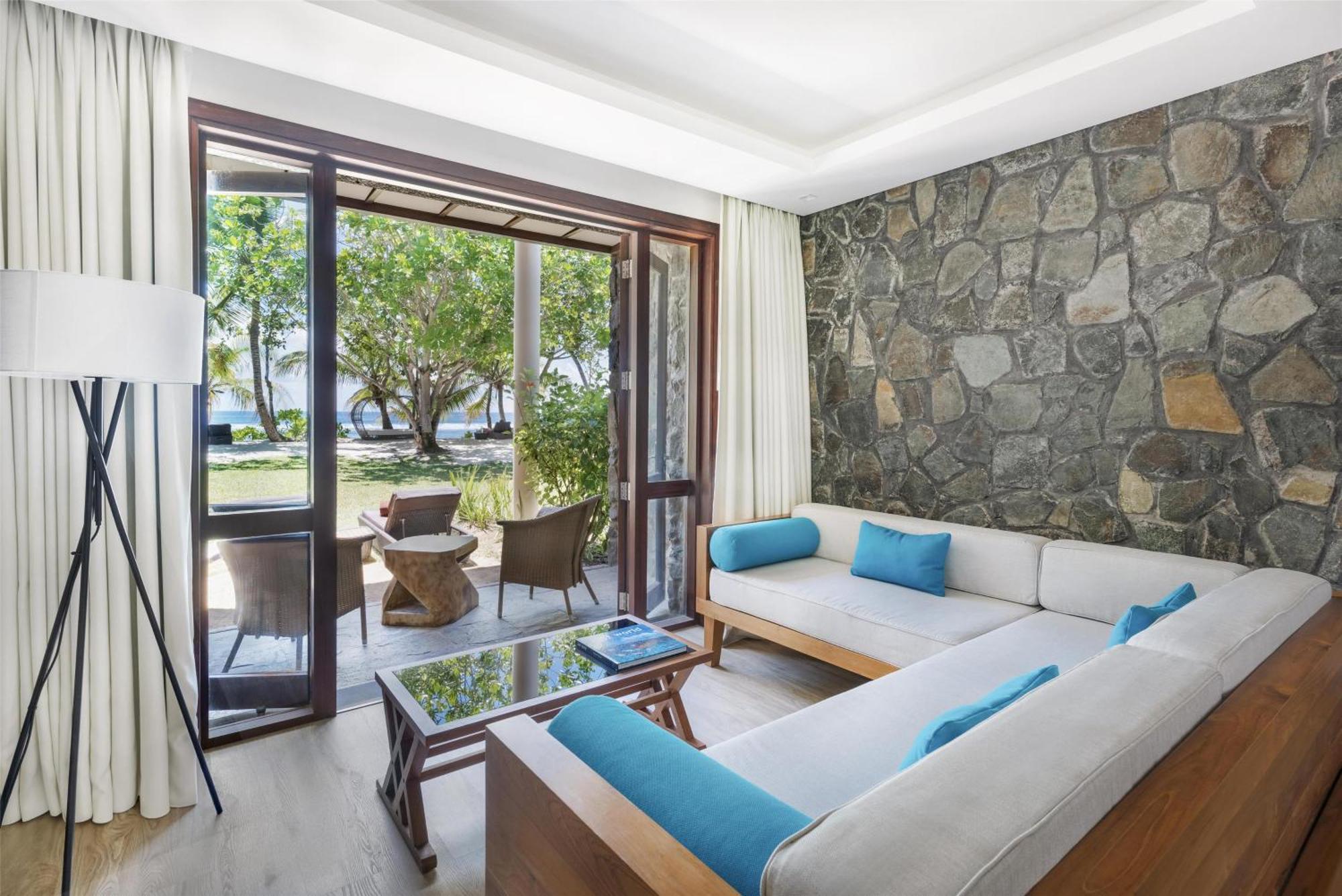 Deluxe Ocean View Garden Twin Room
