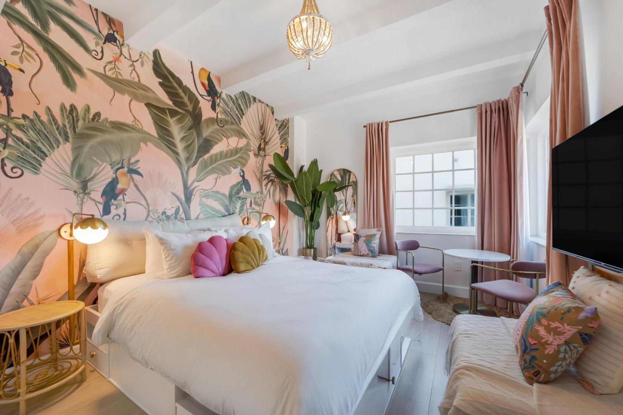 Double Room,1744032698:JPEG