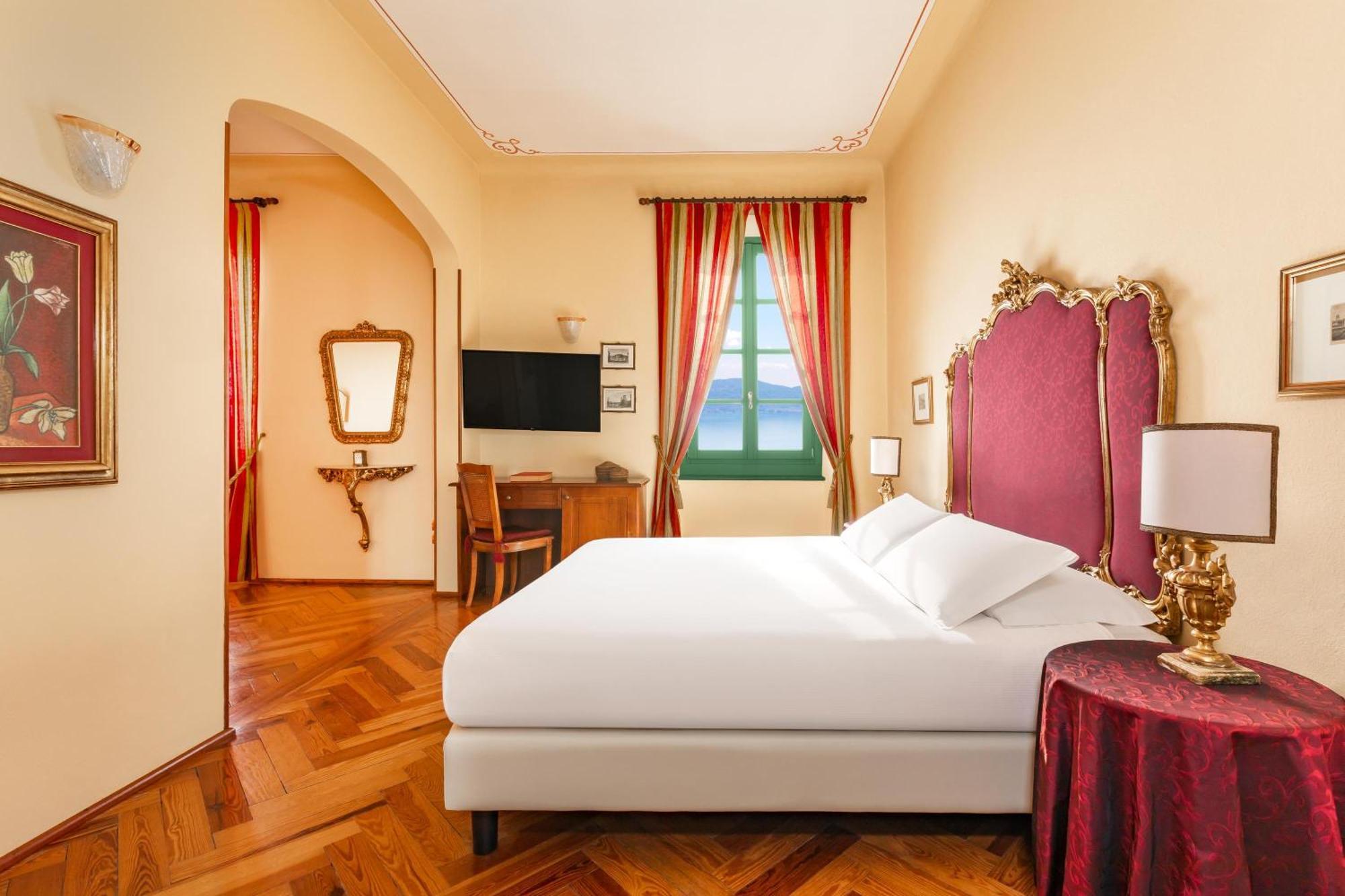 Junior Suite Lake View Villa