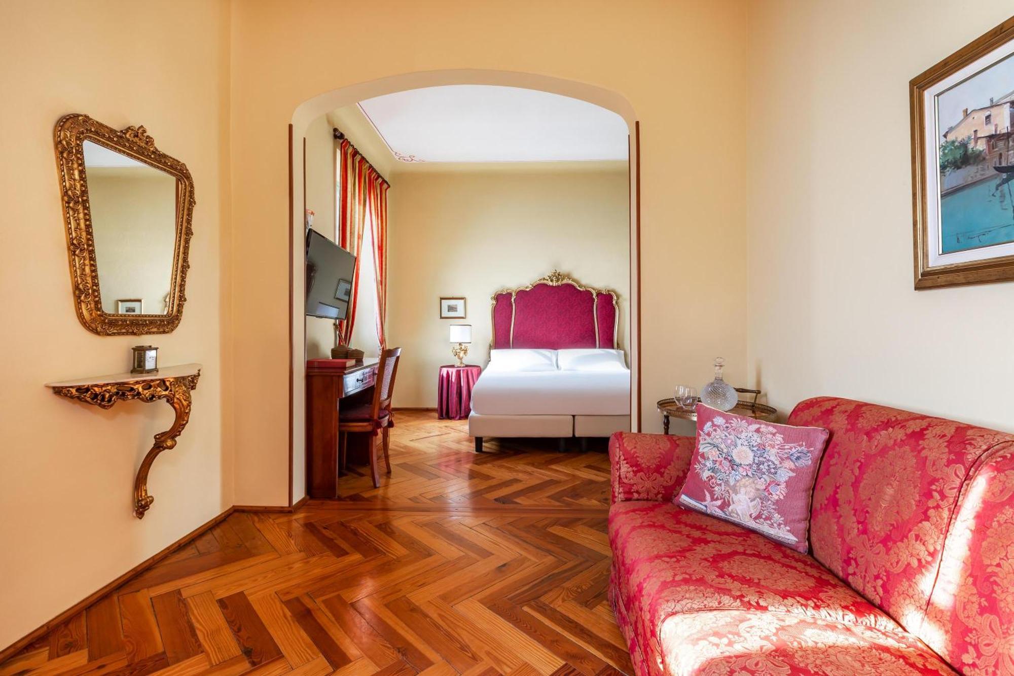 Junior Suite Lake View Villa