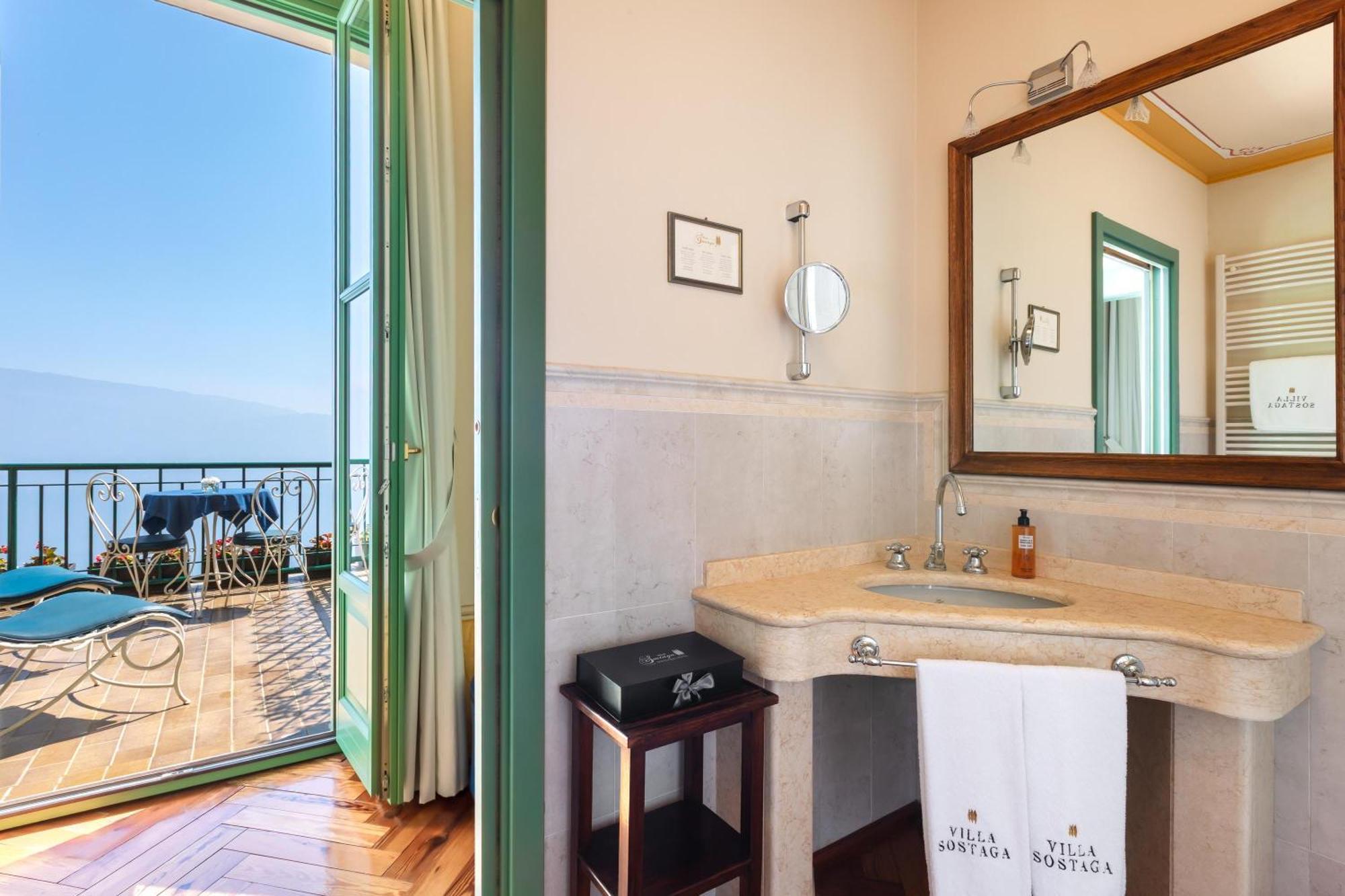 Junior Suite with Terrace and Lake View - Villa,1671868301:JPEG