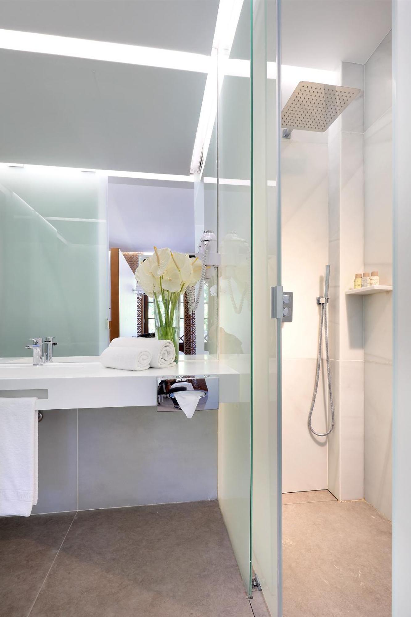 Deluxe Twin Room Walk Shower Non-Smoking
