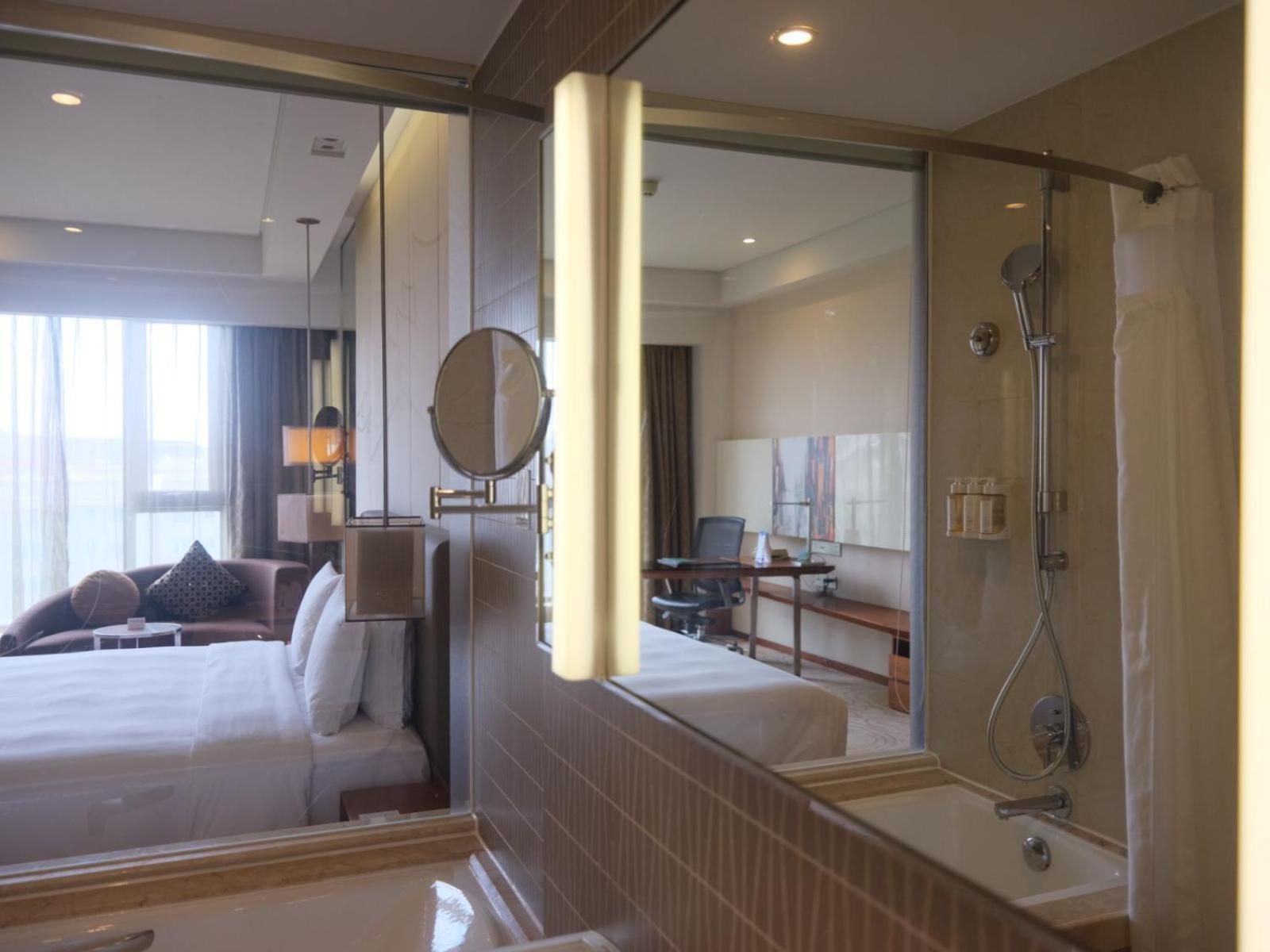Standard King Room City View