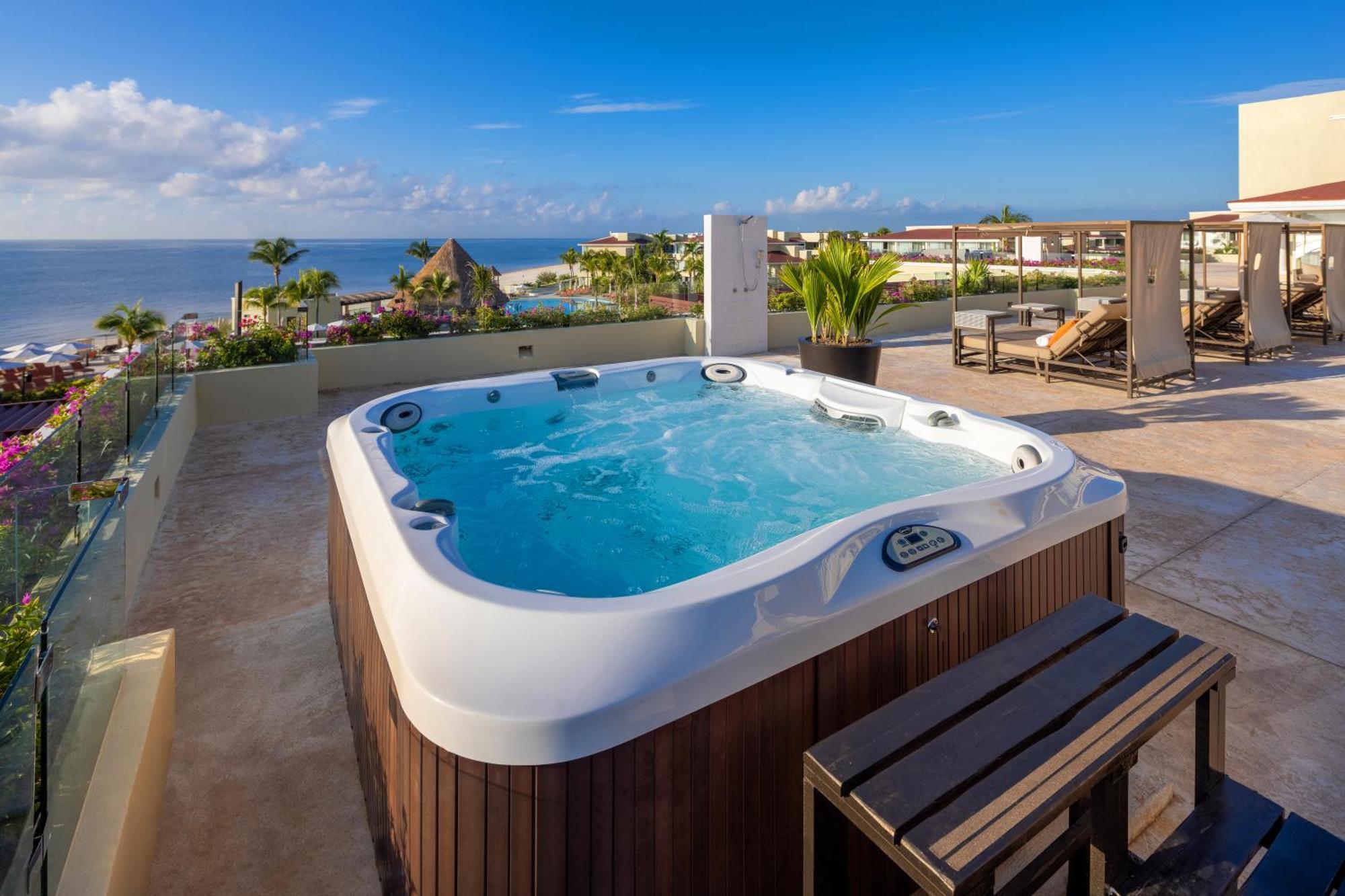 Superior Governor Suite Ocean View King Size Bed