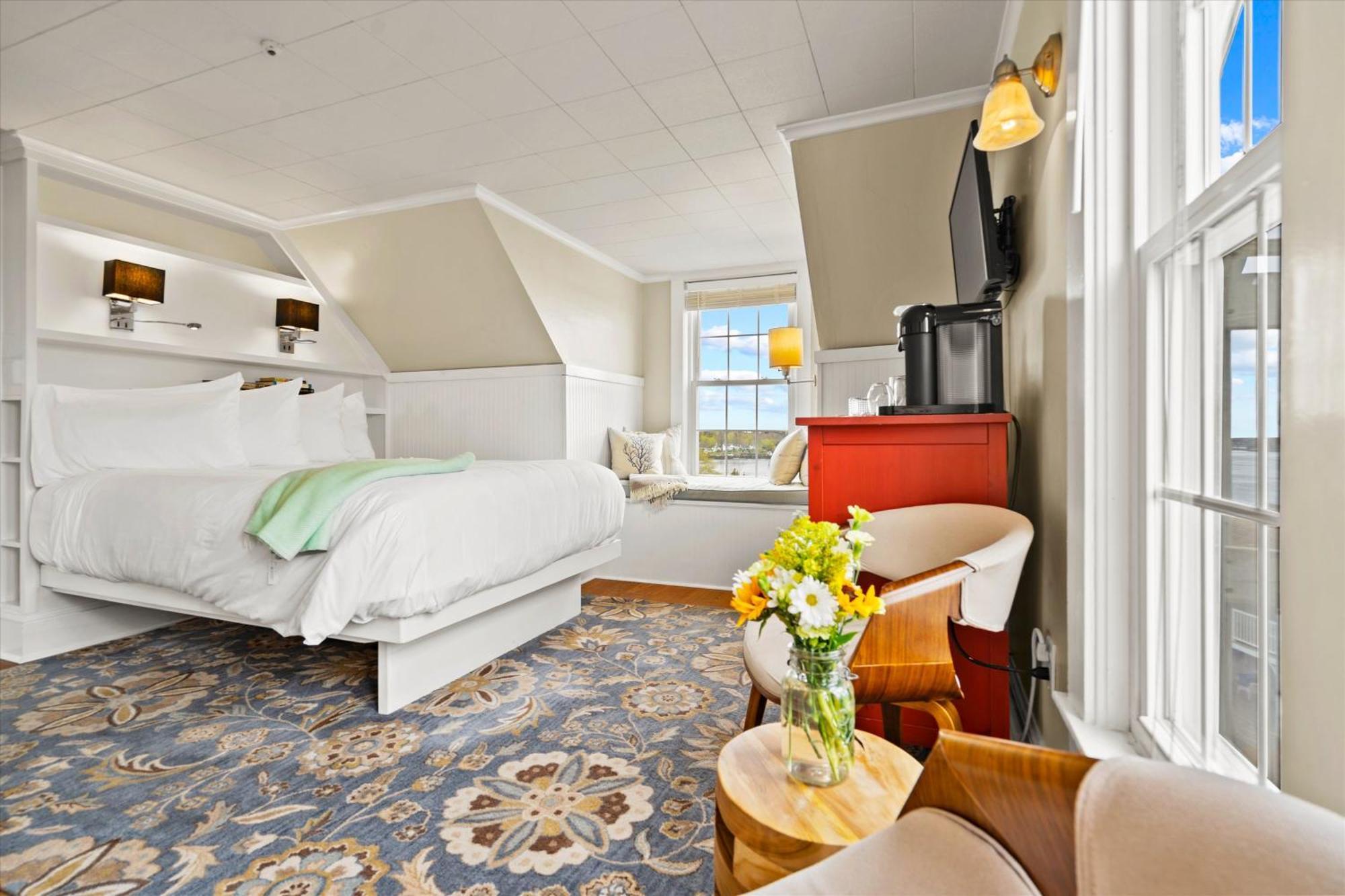 Deluxe Queen Room