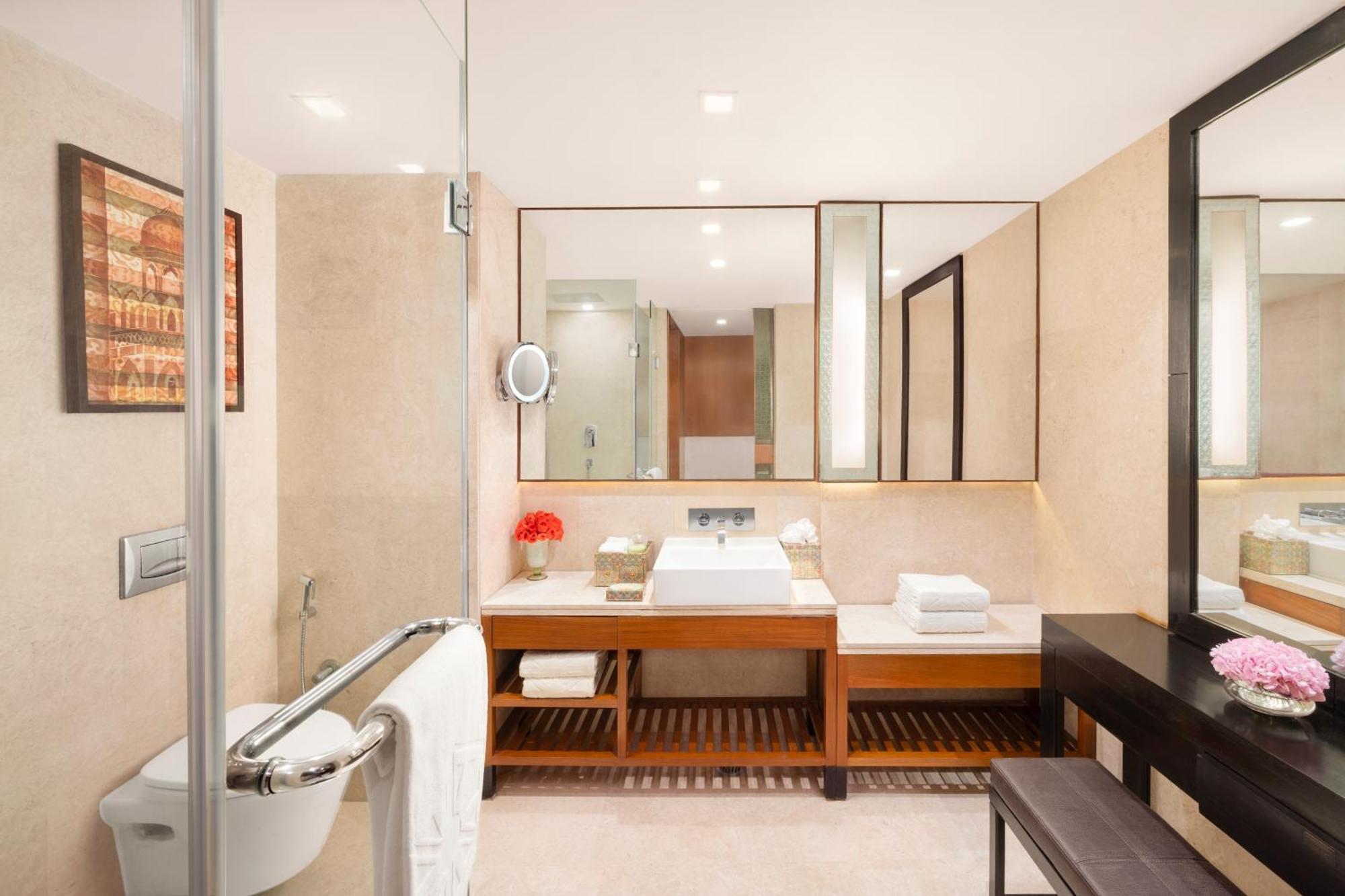 Superior Room Twin Bed Enjoy Happy Hours 11 on Alcoholic Beverages