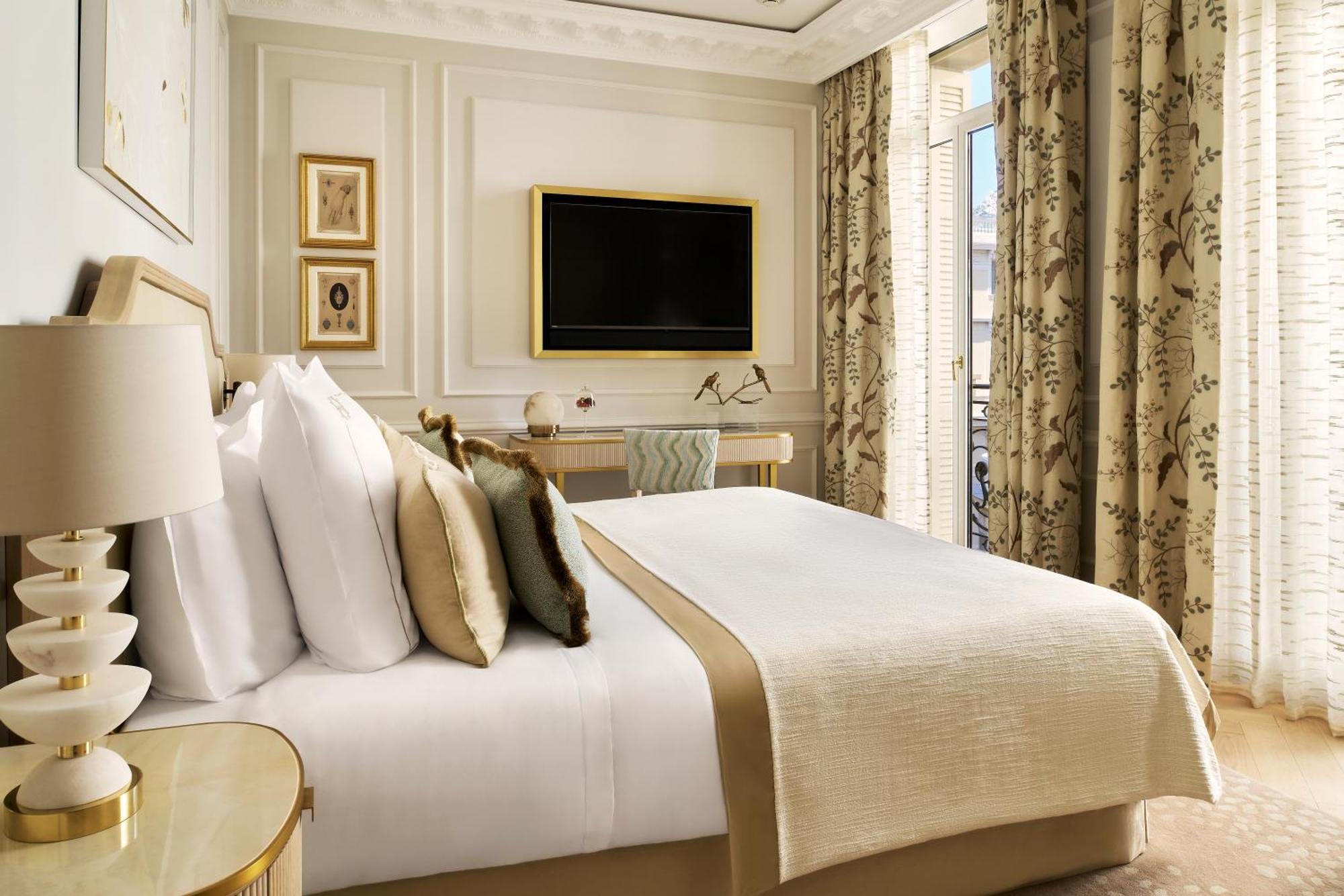 Deluxe Prestige Room City or Courtyard View