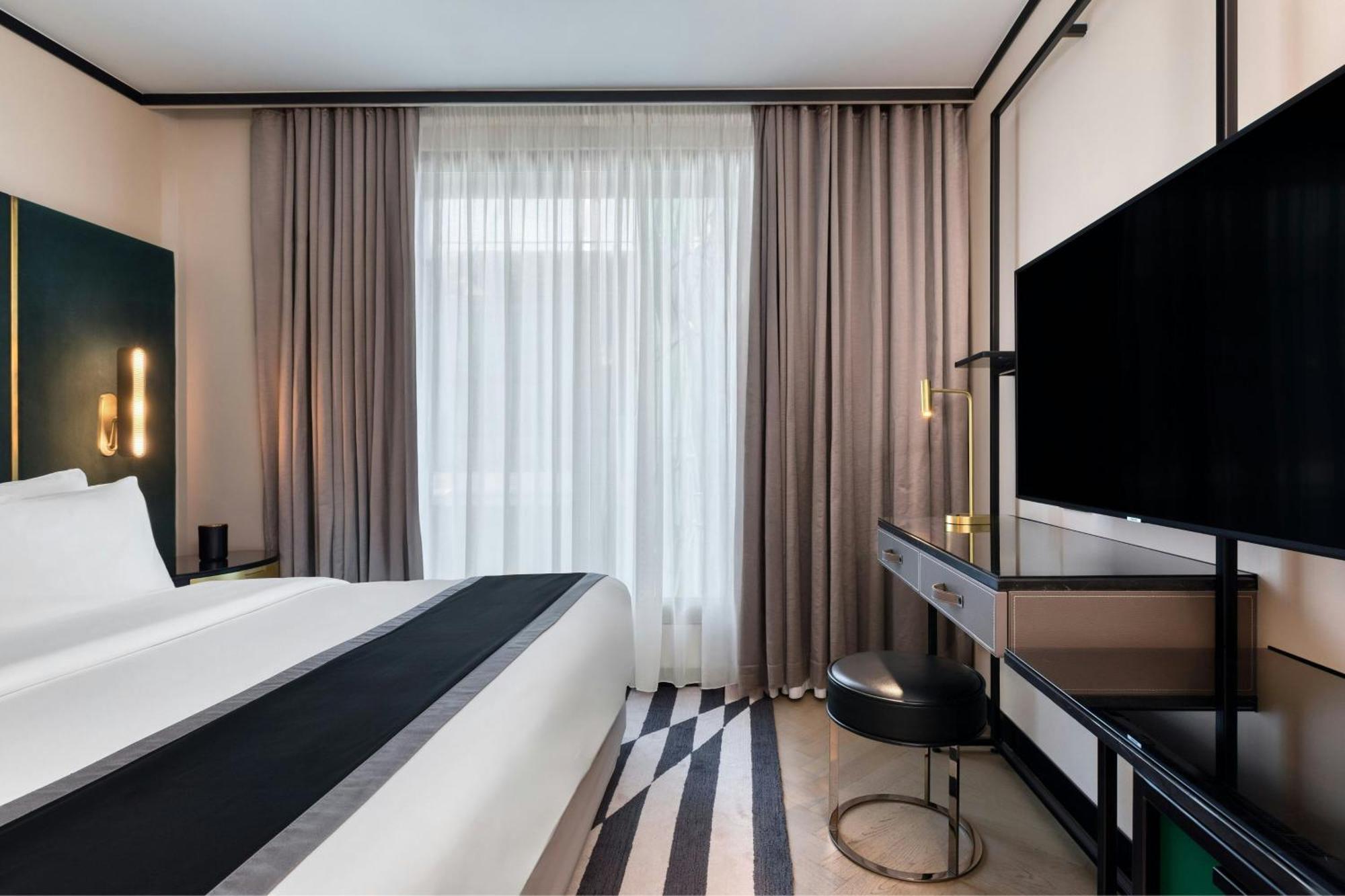 Limited View Standard Guestroom 1 King Bed