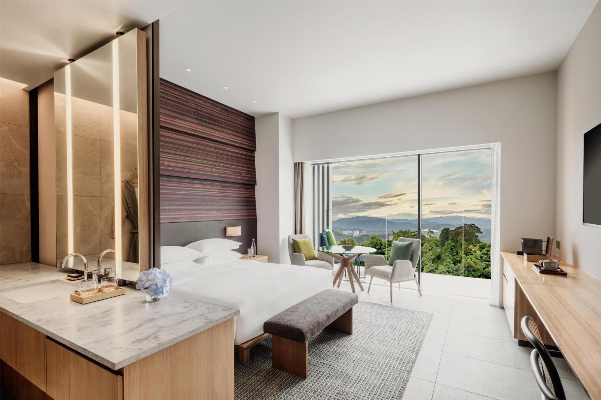 King Room Hill View