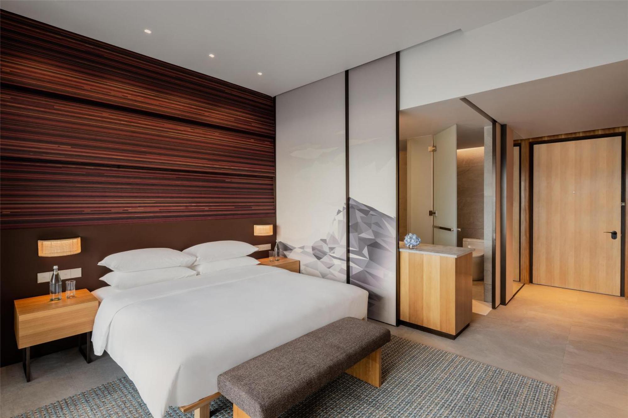 King Room Hill View