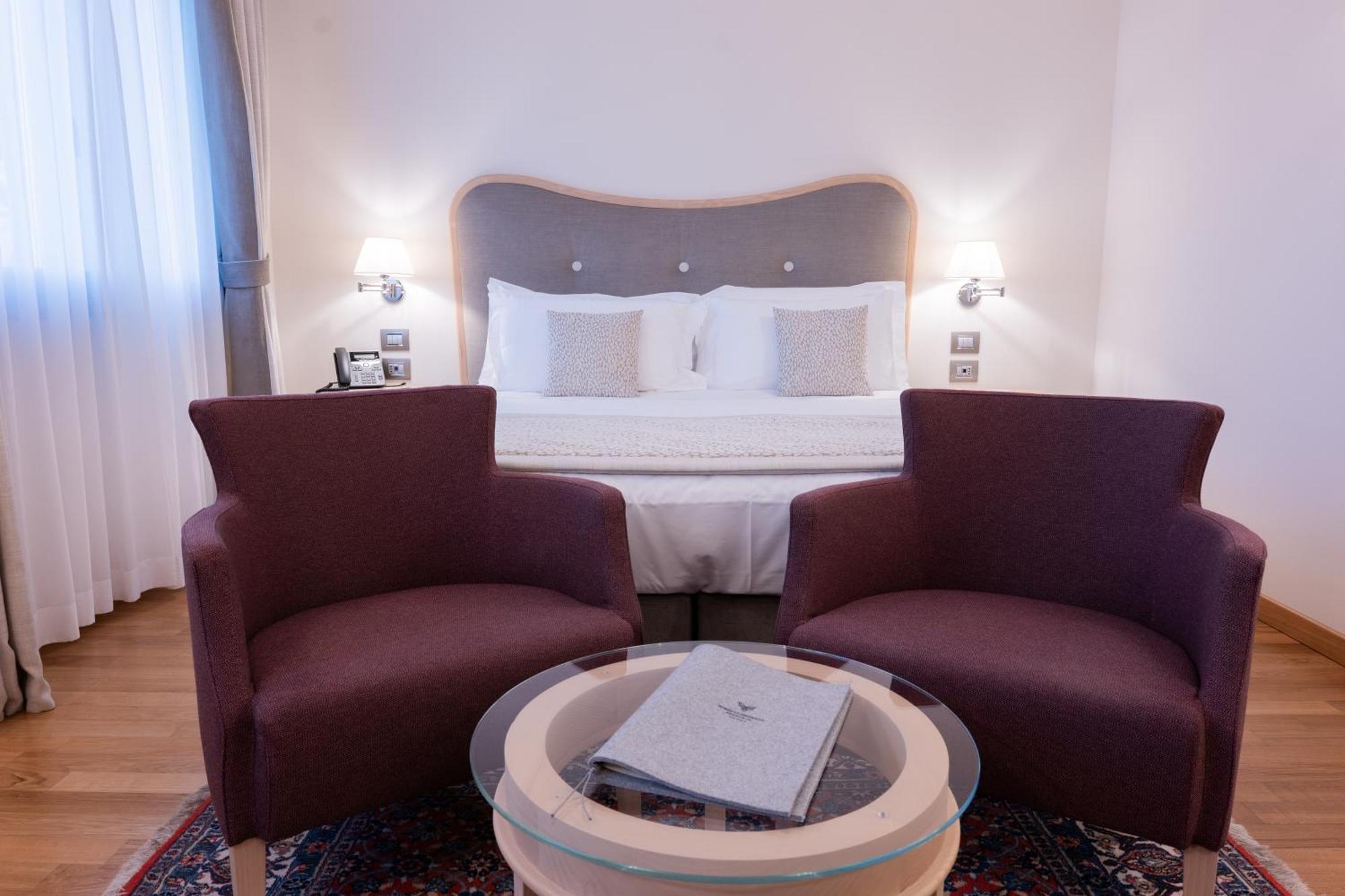 Deluxe Room,1675884732:JPEG