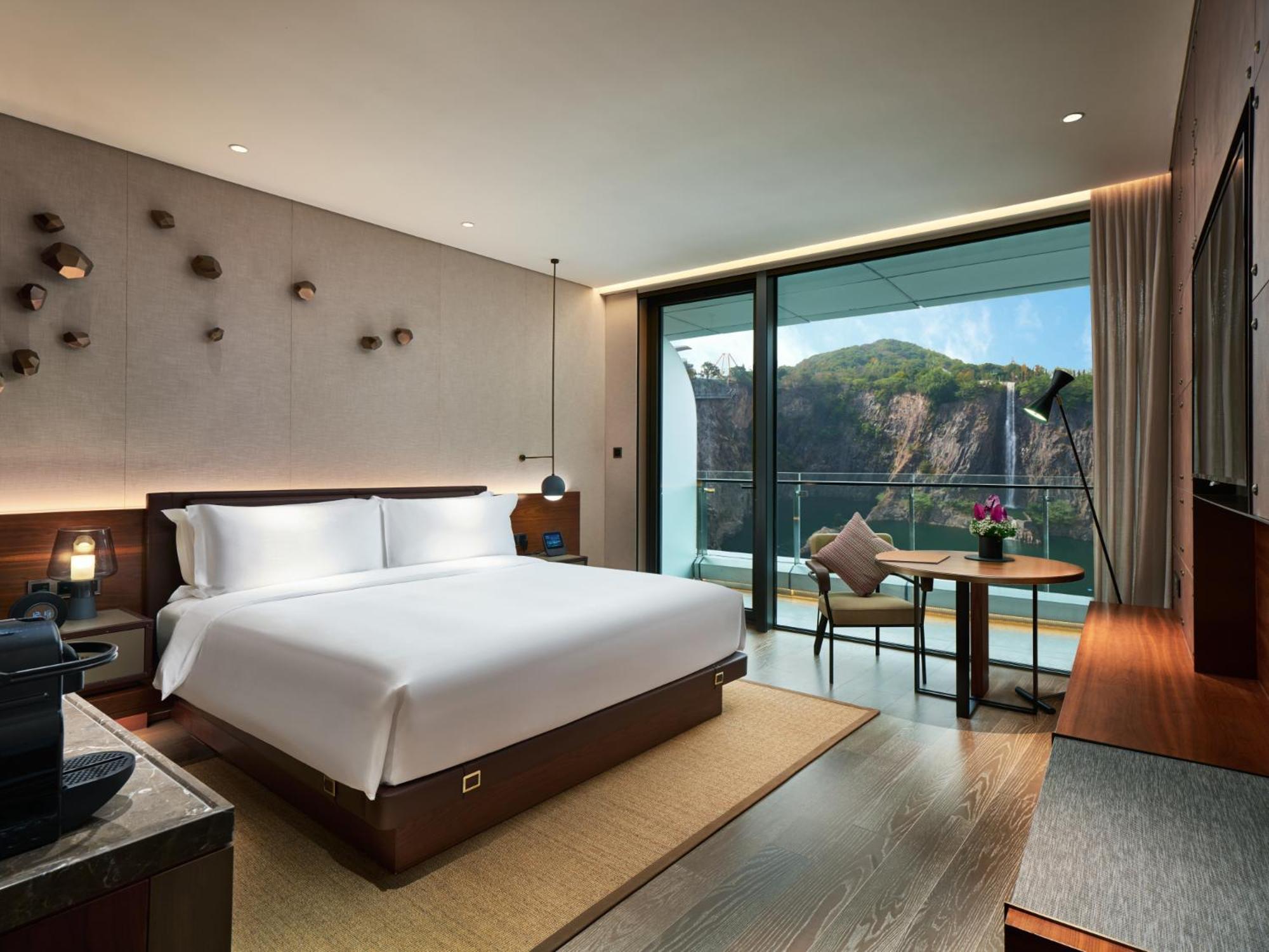 Premium King Room Balcony High Floor