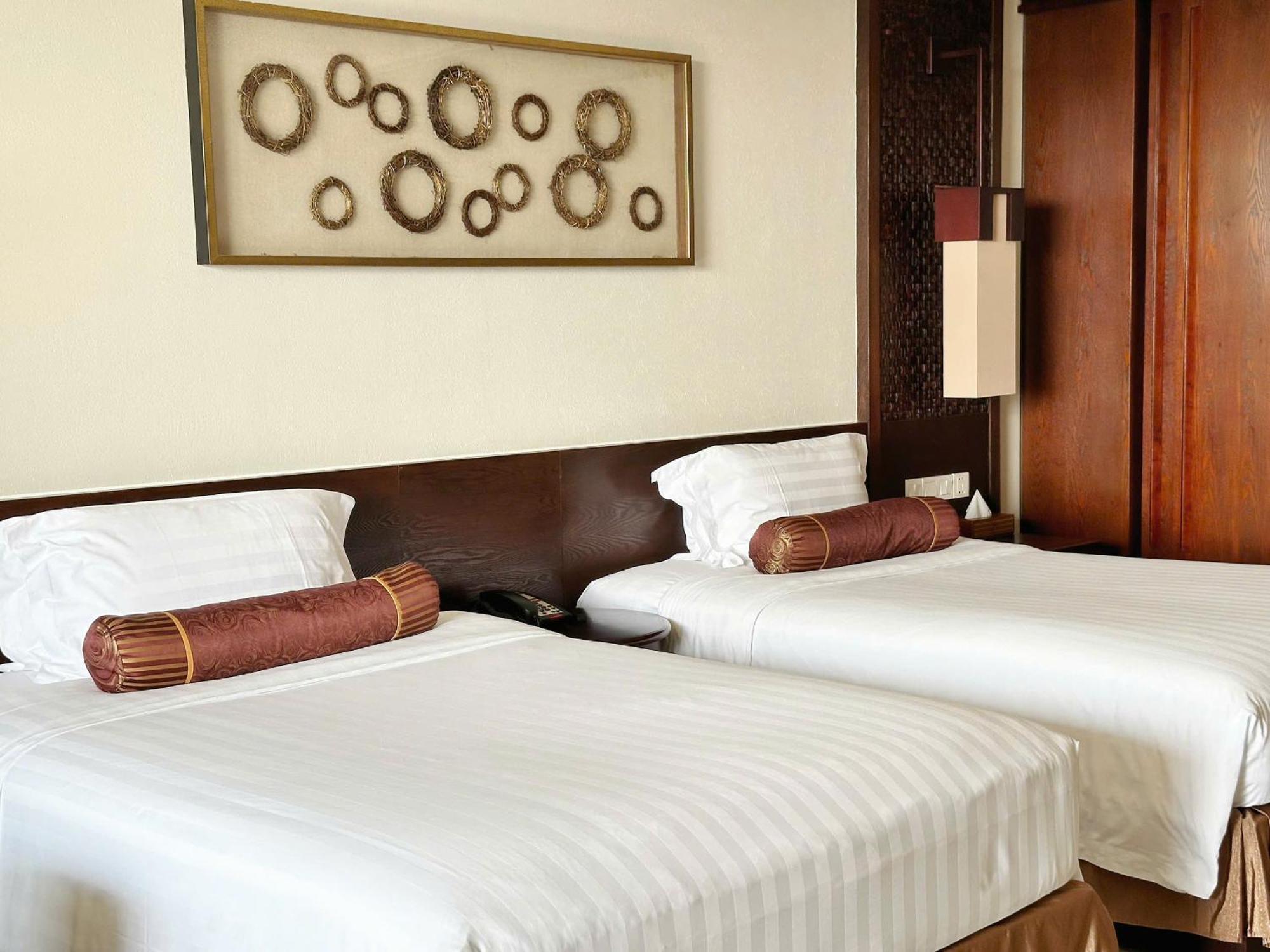 Premier Ocean View Twin Room Balcony Bathtub