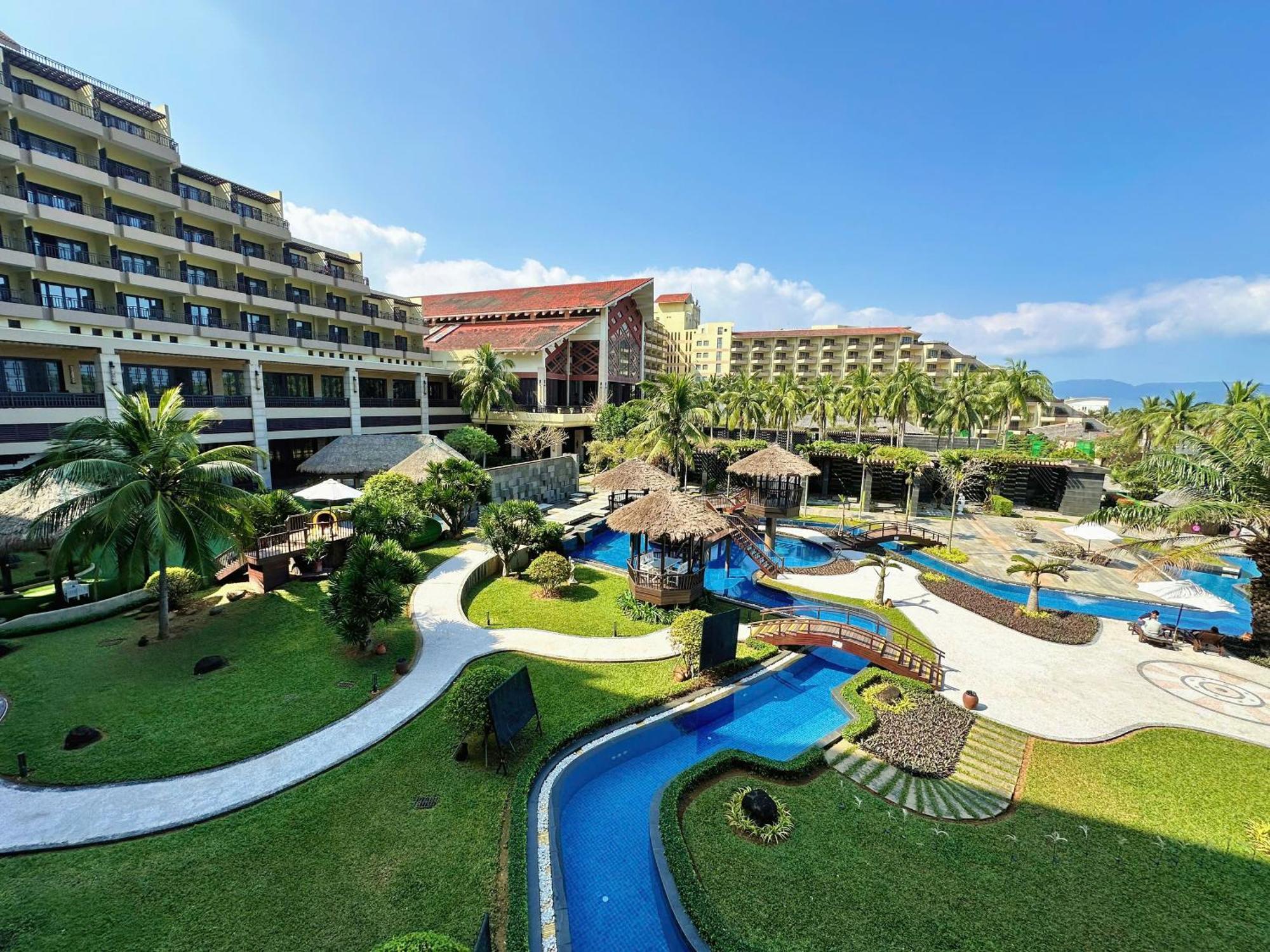 Premier Twin Room Balcony Garden View