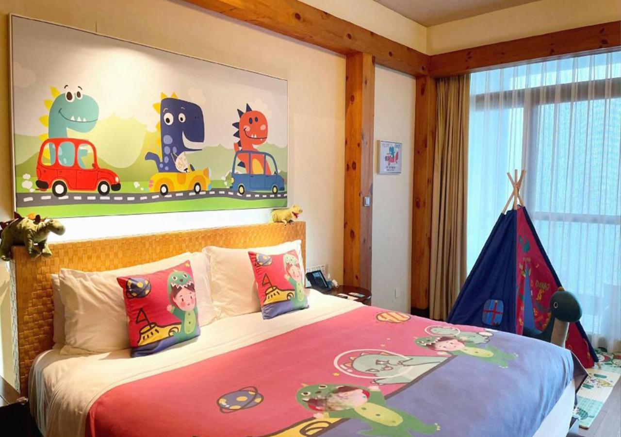 Classic King Room Kids Theme