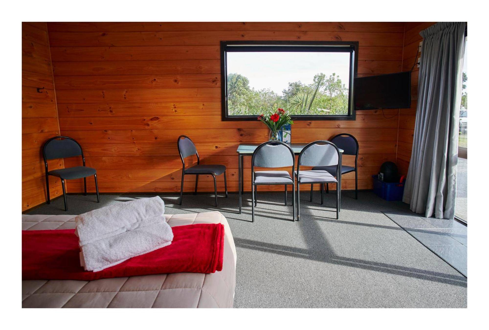 Large Cabin Kitchenette 7 Guests