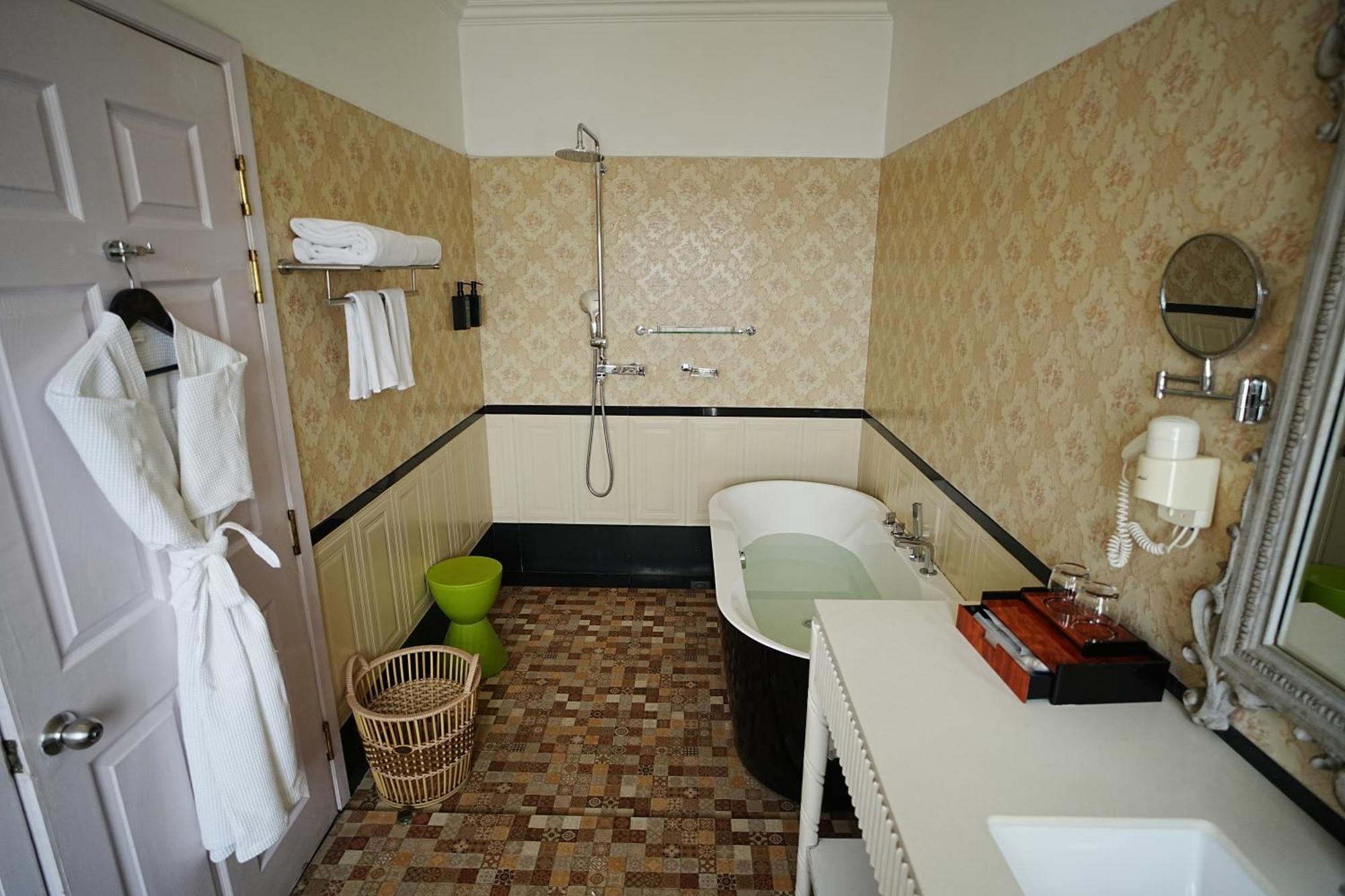 Executive Room on Foods & Soft Beverages* | Discounts on Laundry Services* | INR 500 spa credit during your on selective Massage services TnC Apply* | Minibar 2 cans of soft Beverages Once on Arrival