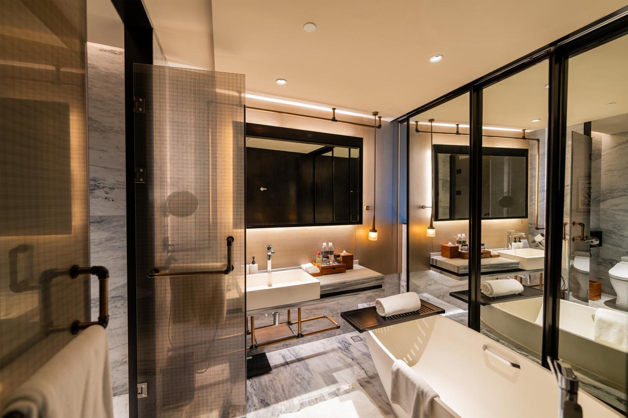 Premium King Room Balcony Low Floor