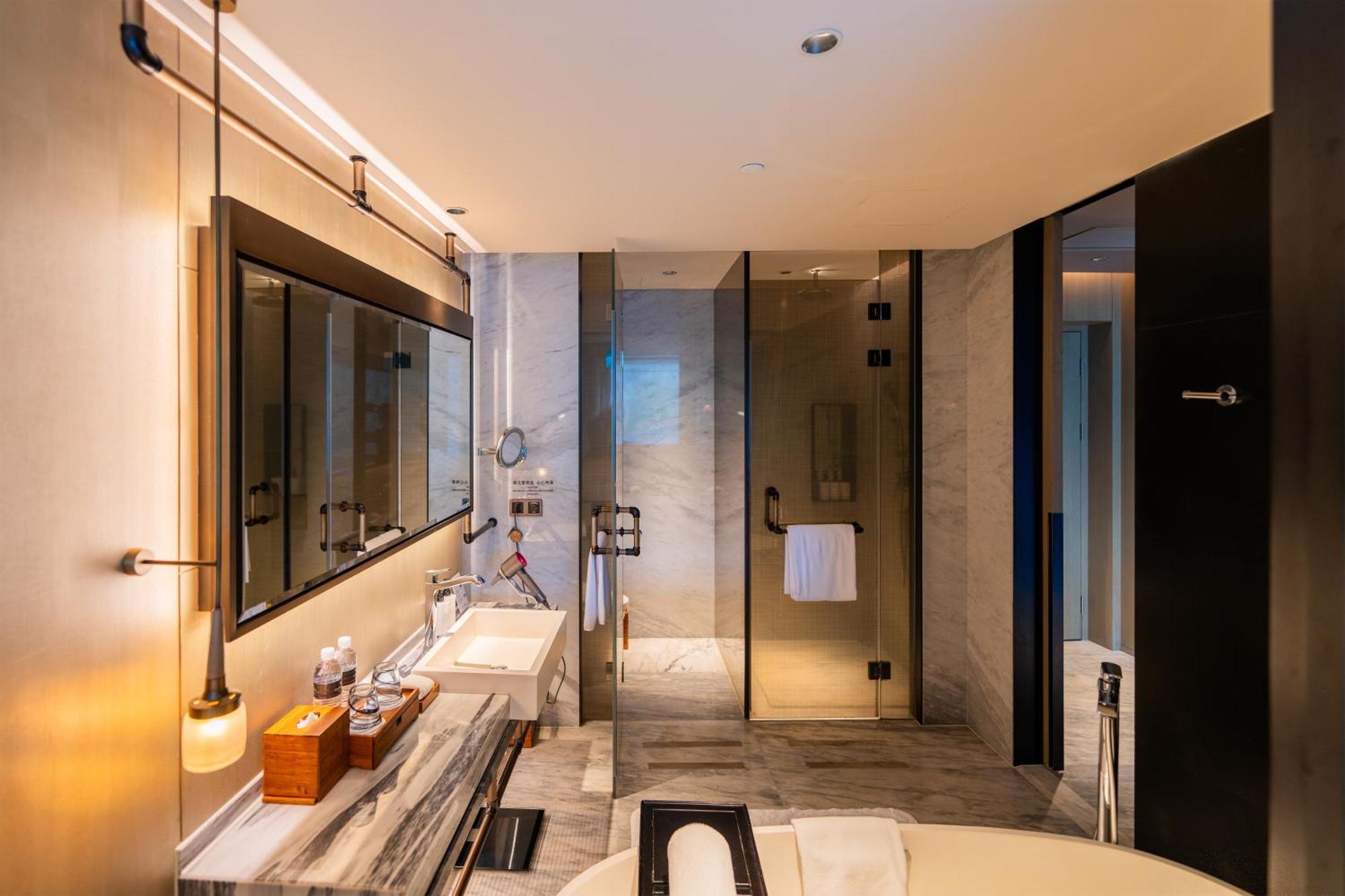 Premium King Room Balcony High Floor