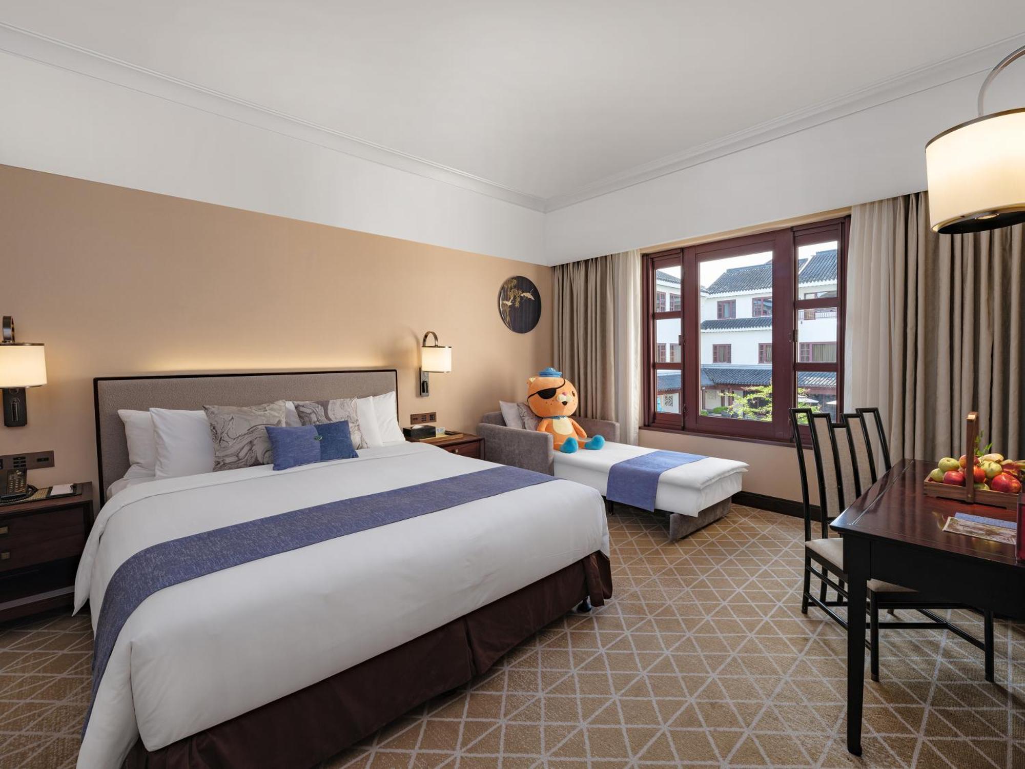 Deluxe Family Room