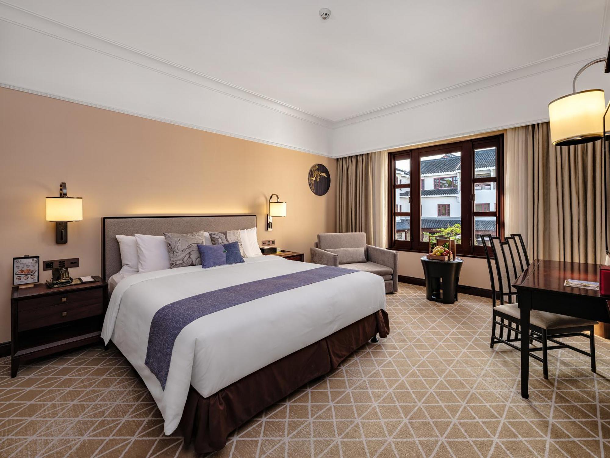 Deluxe Family Room