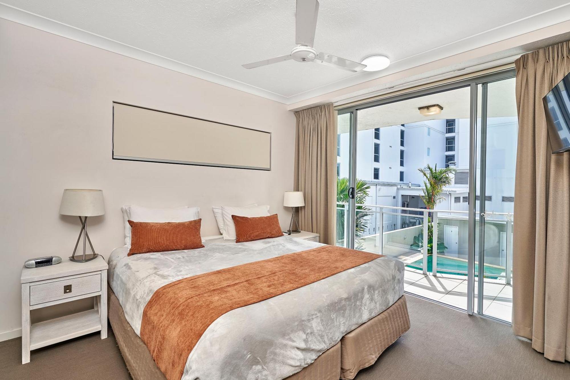 Deluxe One-Bedroom Apartment