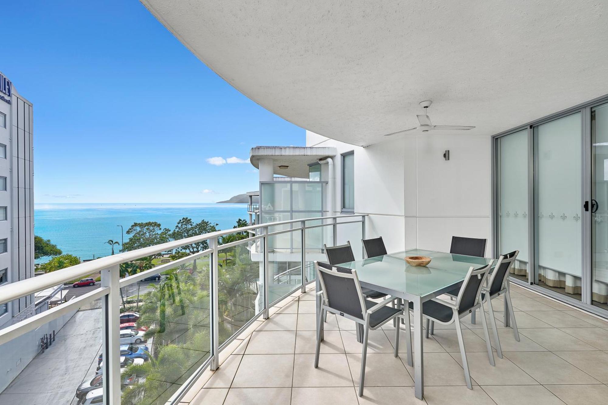 Deluxe Three-Bedroom Apartment