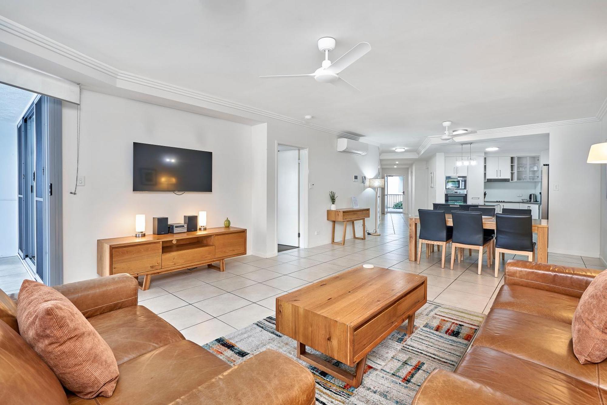 Deluxe Three-Bedroom Apartment