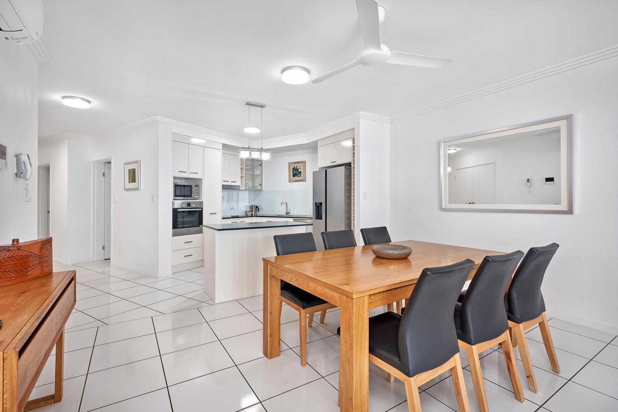 Deluxe Three-Bedroom Apartment