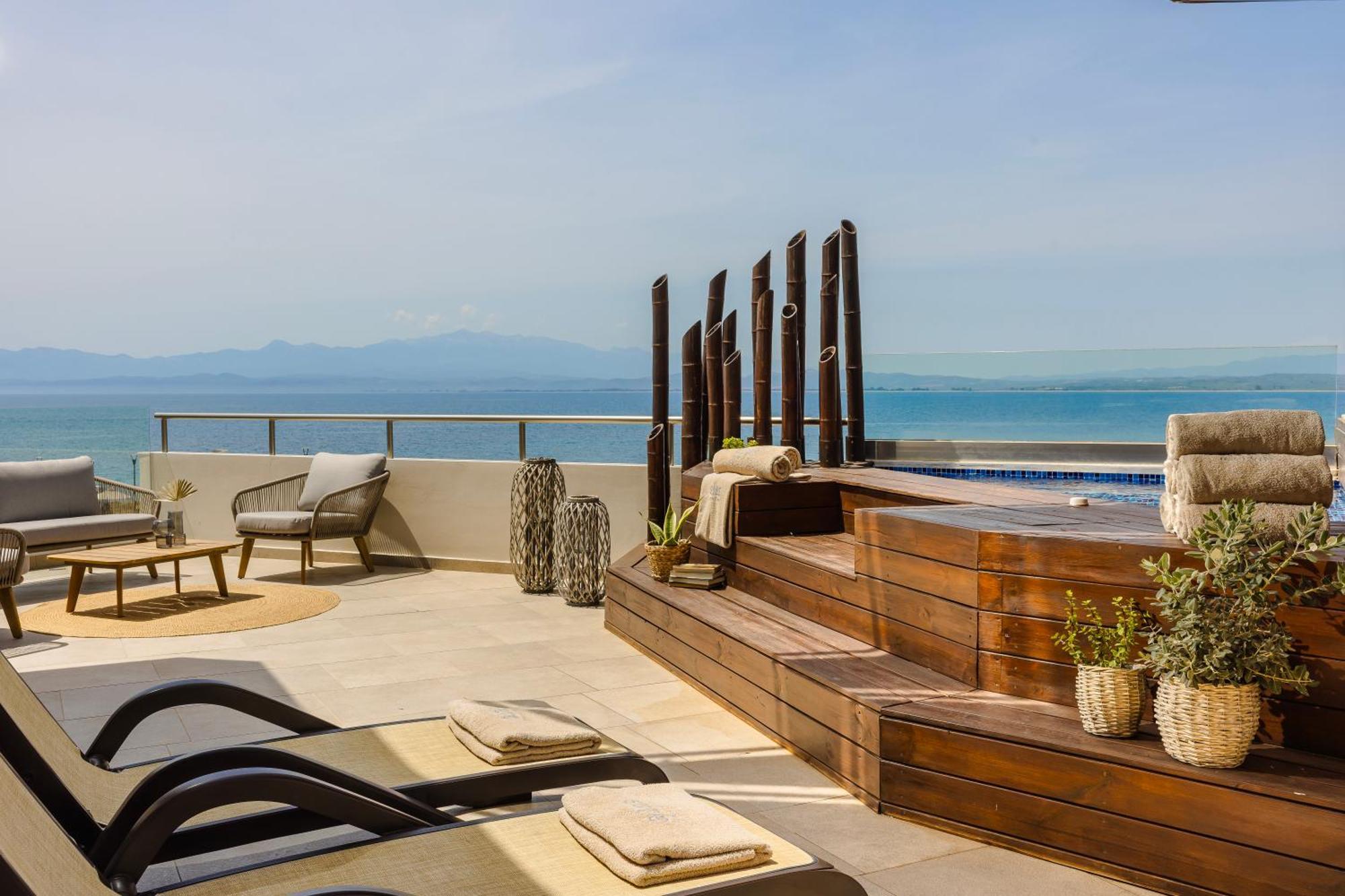 Executive Suite Sea View outdoor Jet Tub
