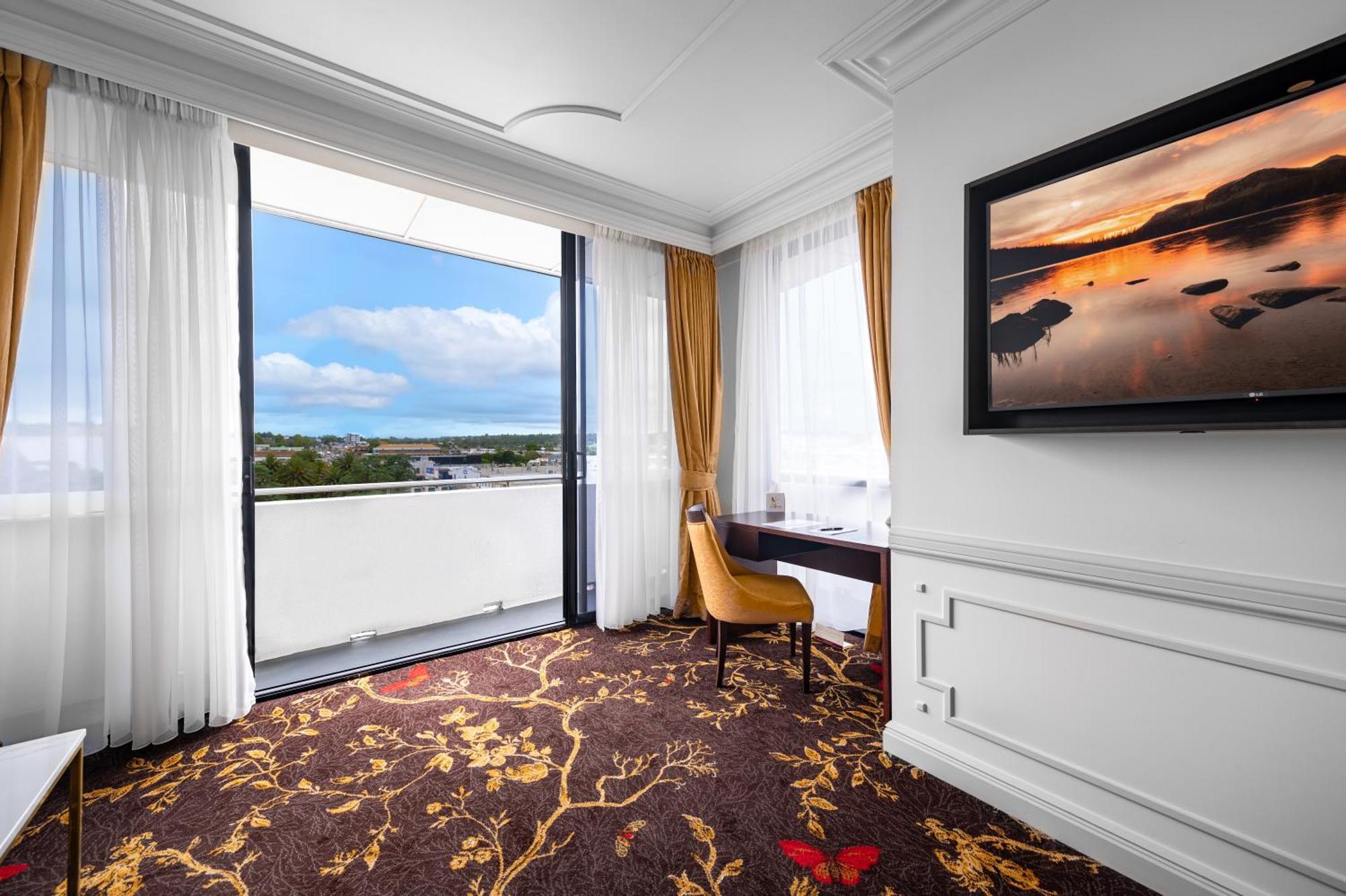 Luxury King Suite with Spa Bath,1679610882:JPEG