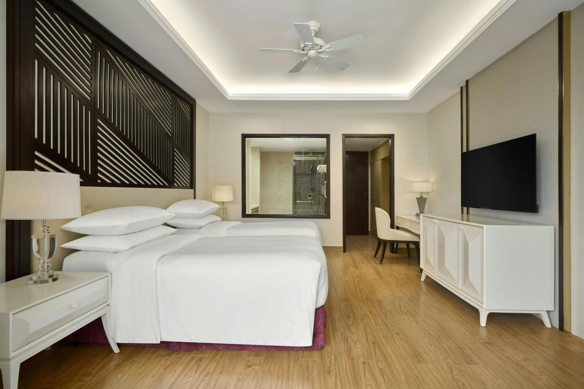 Deluxe King Room Garden View Balcony