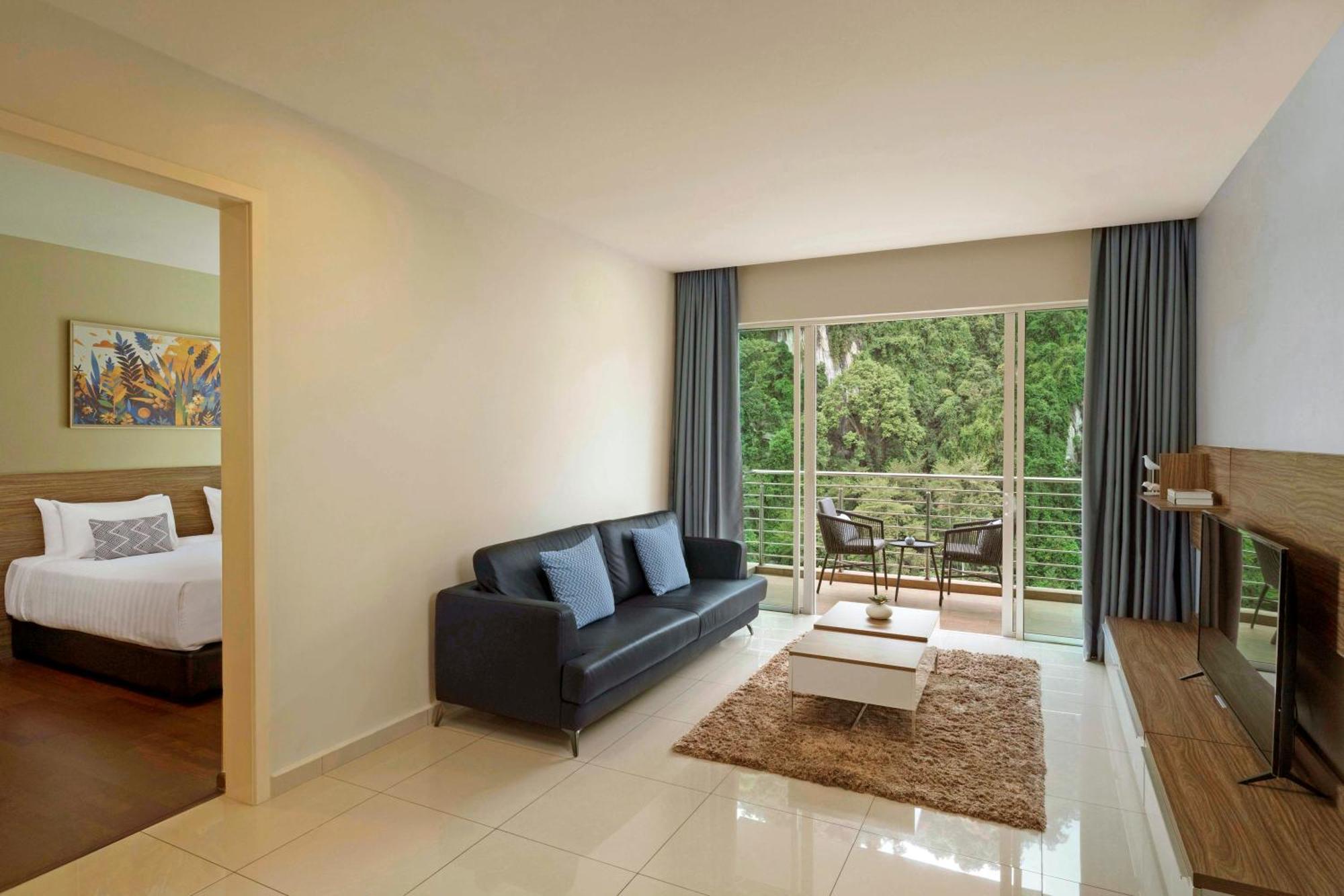 3 Bedroom Executive Suite Lakeview