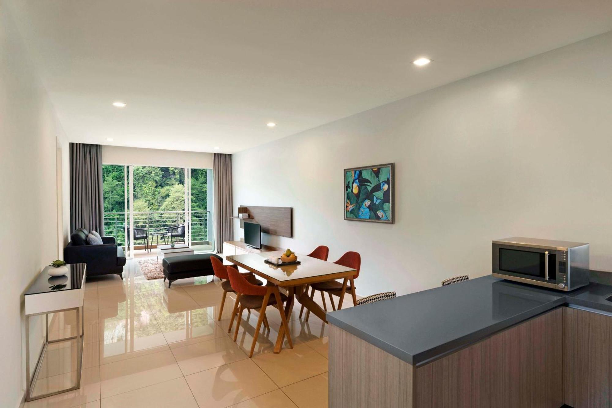 Deluxe Suite Lakeview 1 Bedroom