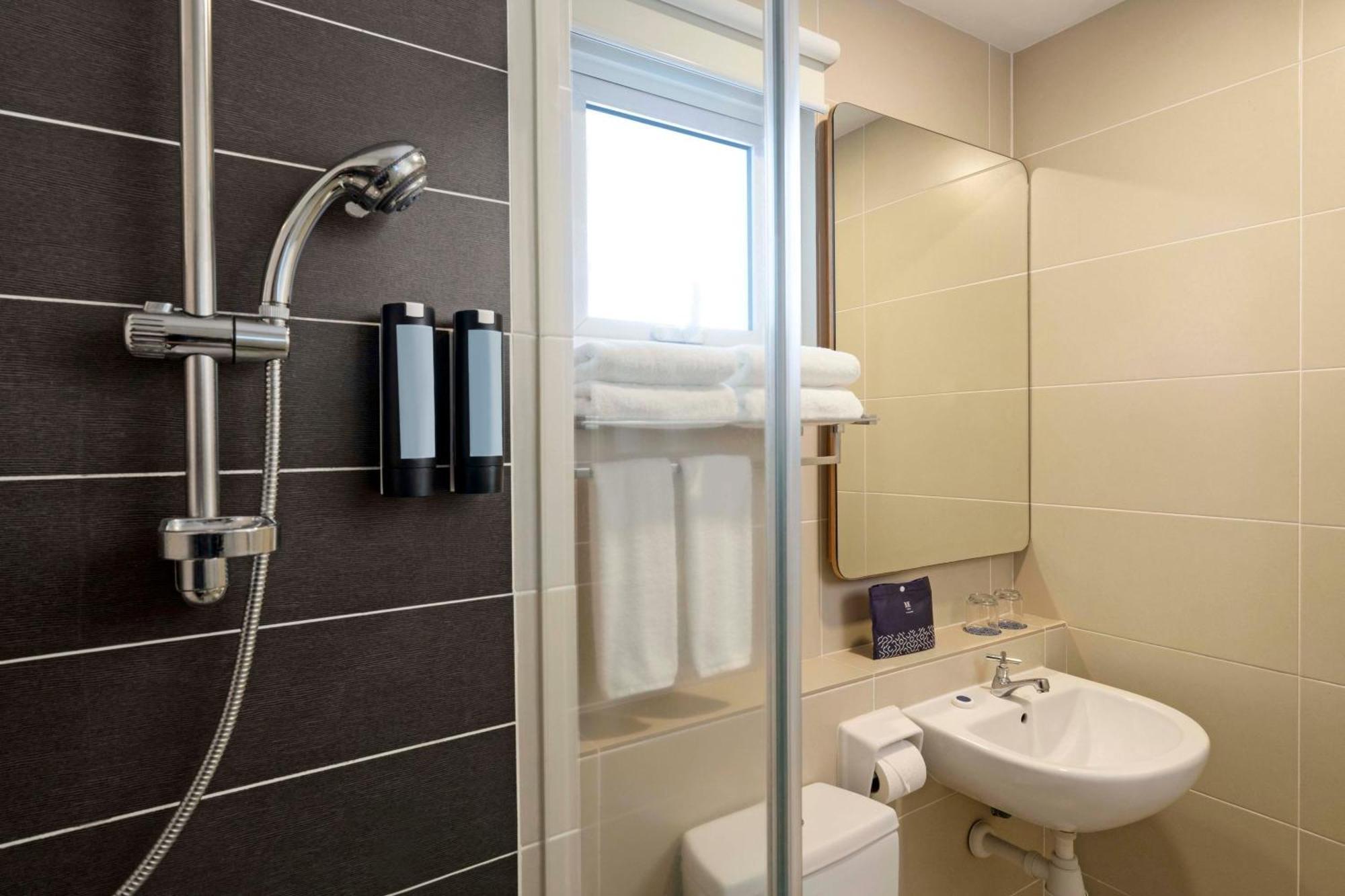 3 Bedroom Deluxe Suite Lakeview
