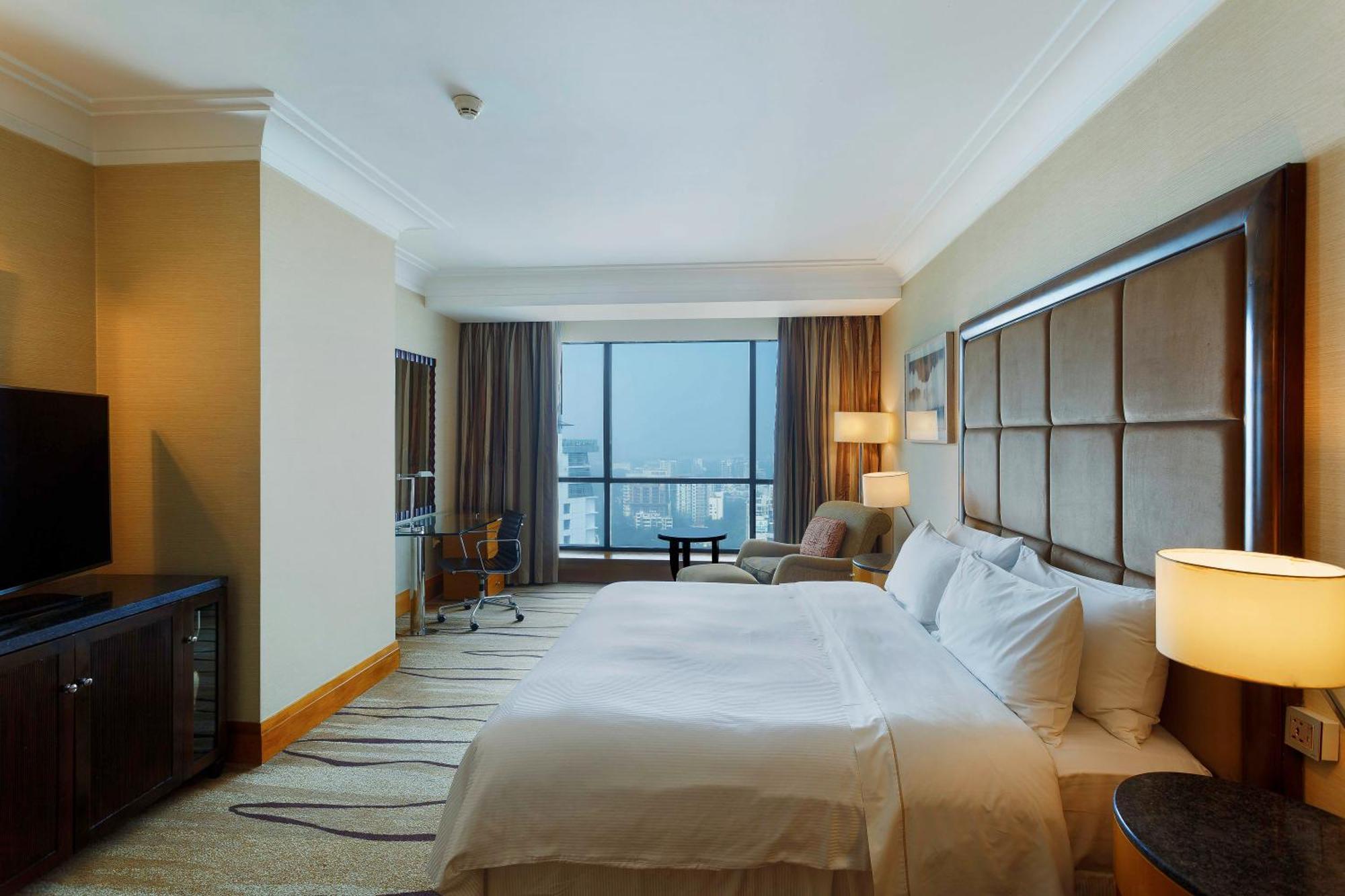 Deluxe Room, Guest room, 1 King, City view, Poolside,1680640410:JPEG