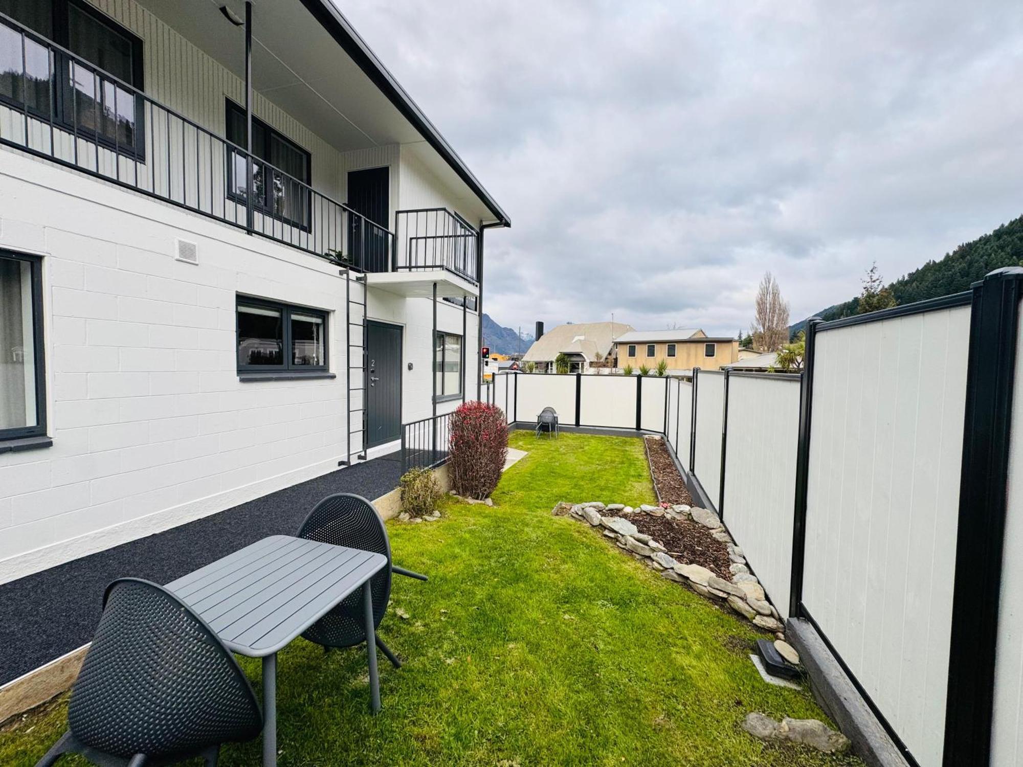 Luxe Two Bedroom Suite Private Garden