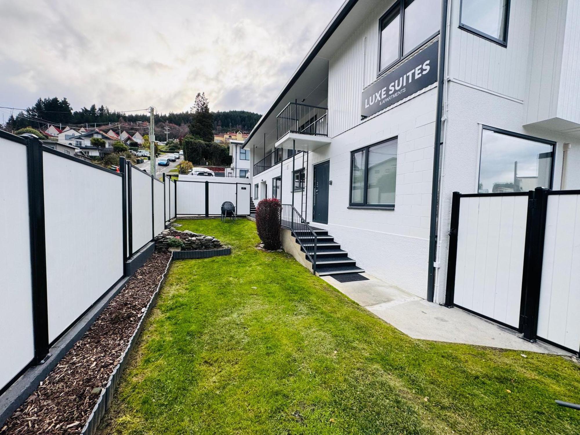 Luxe Two Bedroom Suite Private Garden