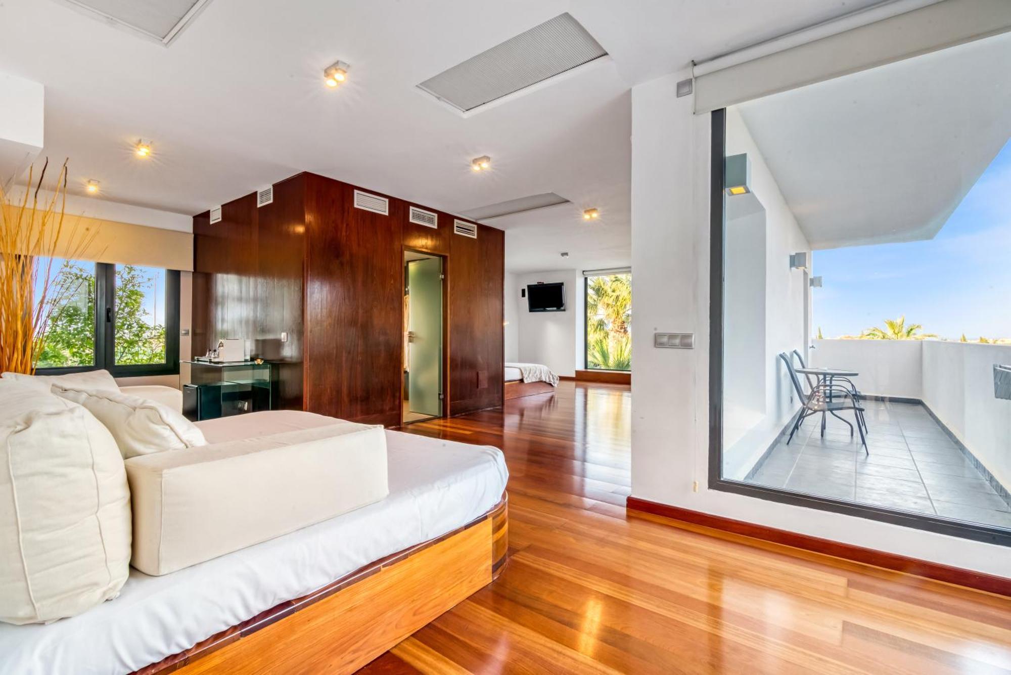 Suite Pool View