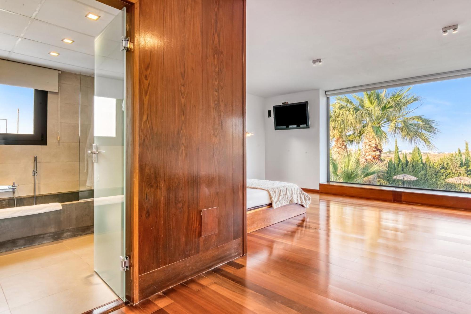 Suite Pool View