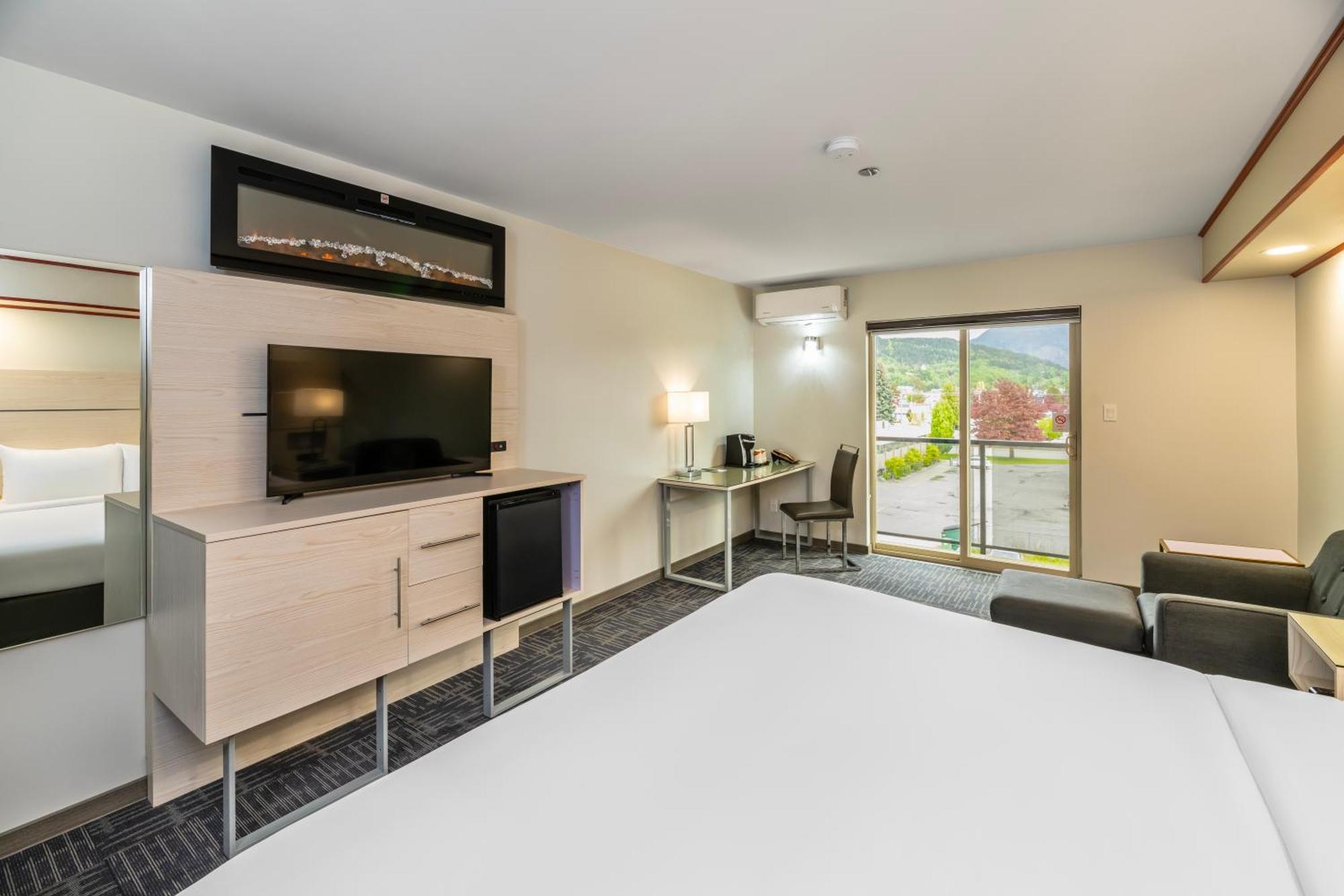 King Room with Balcony