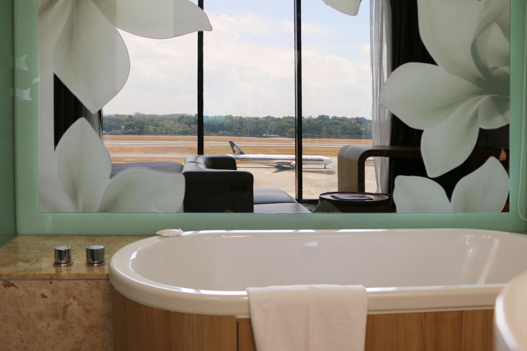1 King Bed Standard Runway View