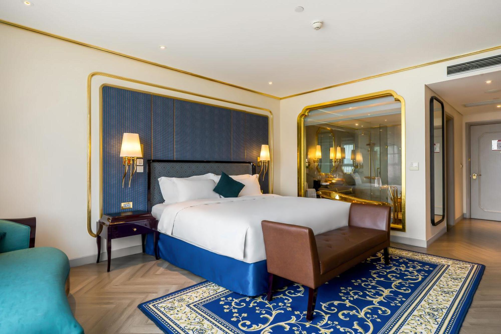 Golden Classic King Room