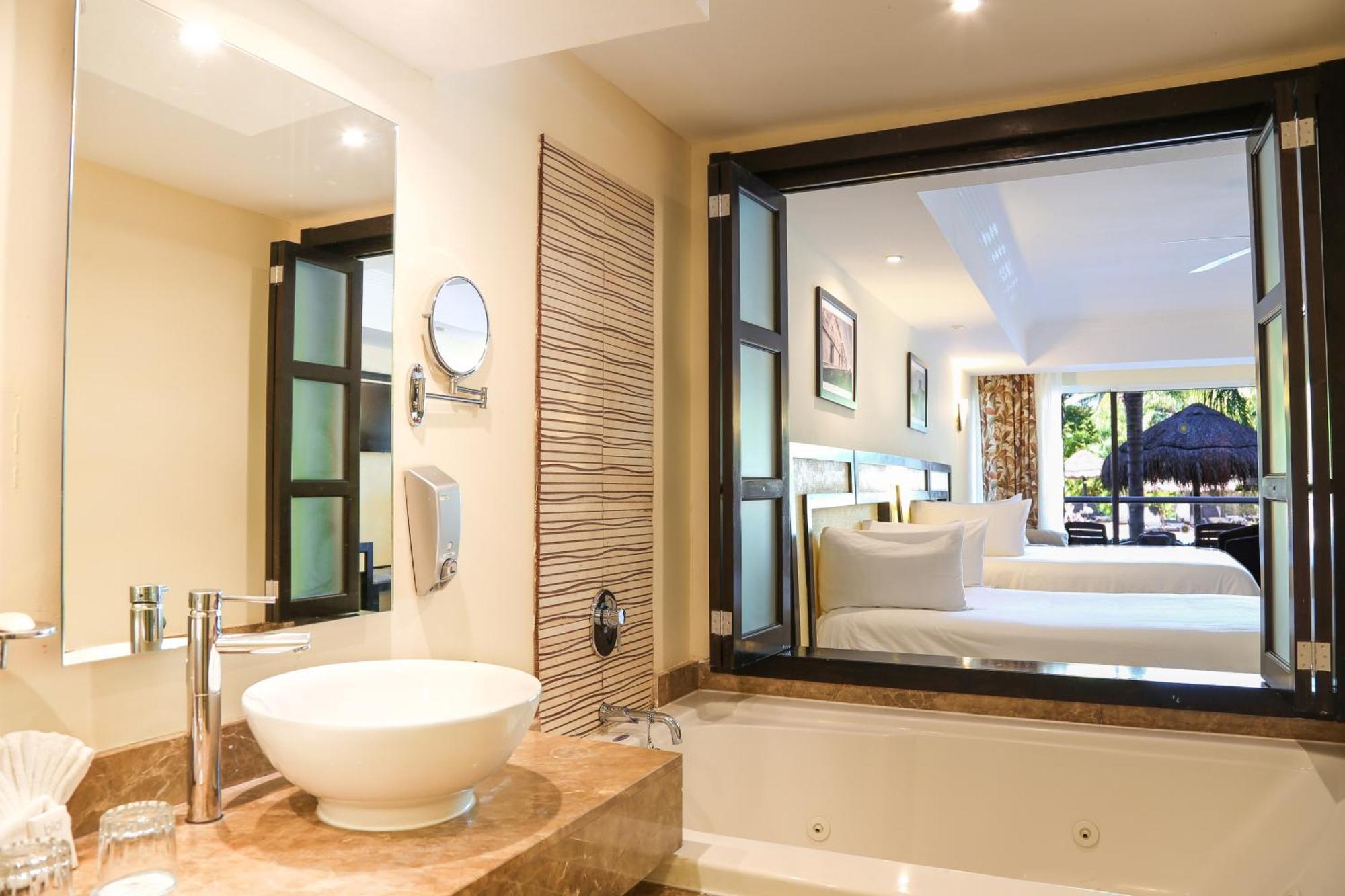 Riviera Family Queen Junior Suite