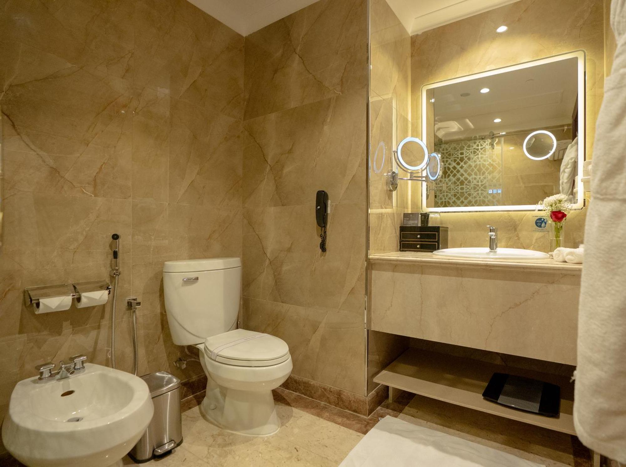 Deluxe King Room City View